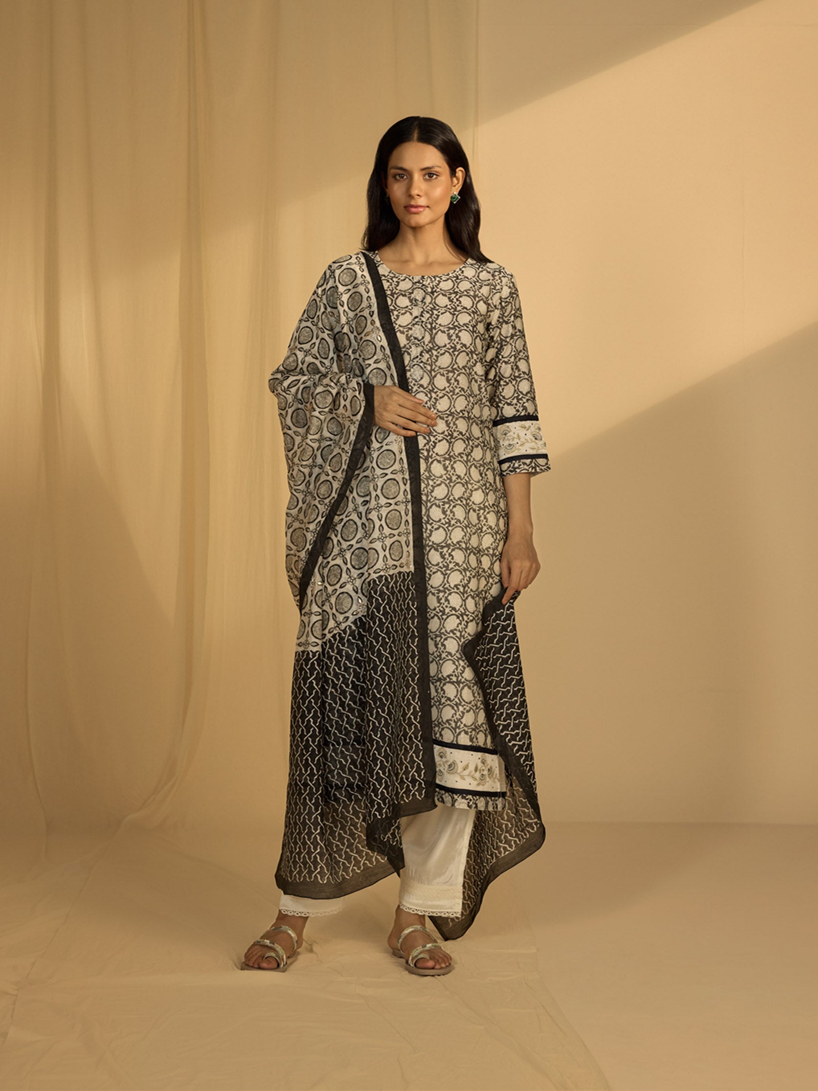 Black Gold-Emb Chanderi Dupatta