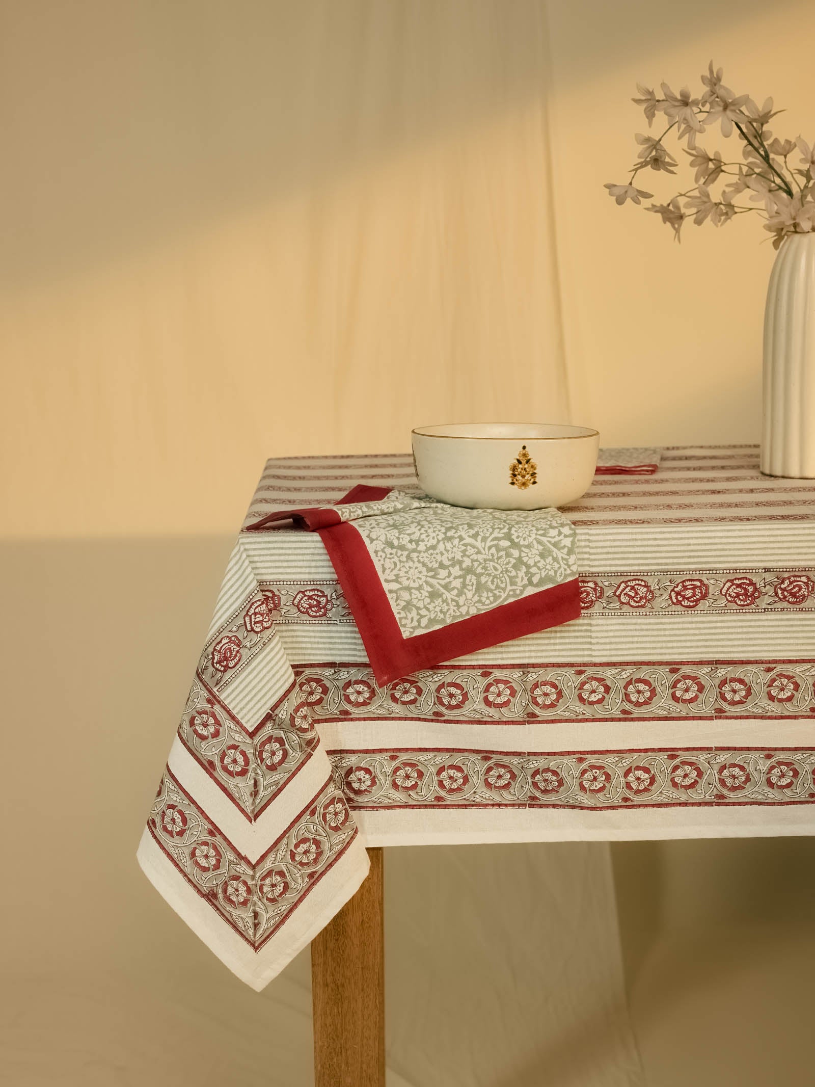 Dream of Rubies Table Cover