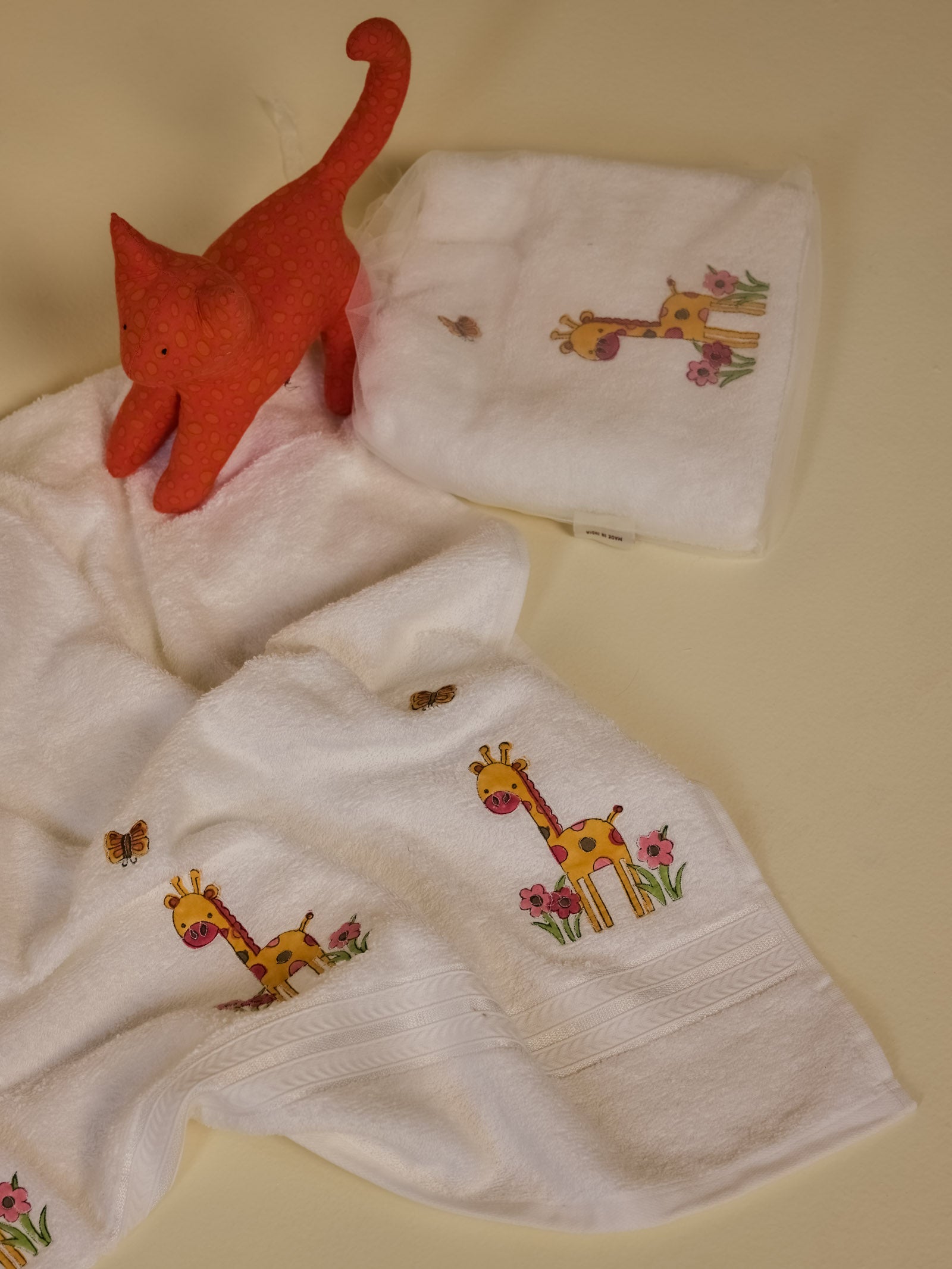Giraffe With Flowers Towel