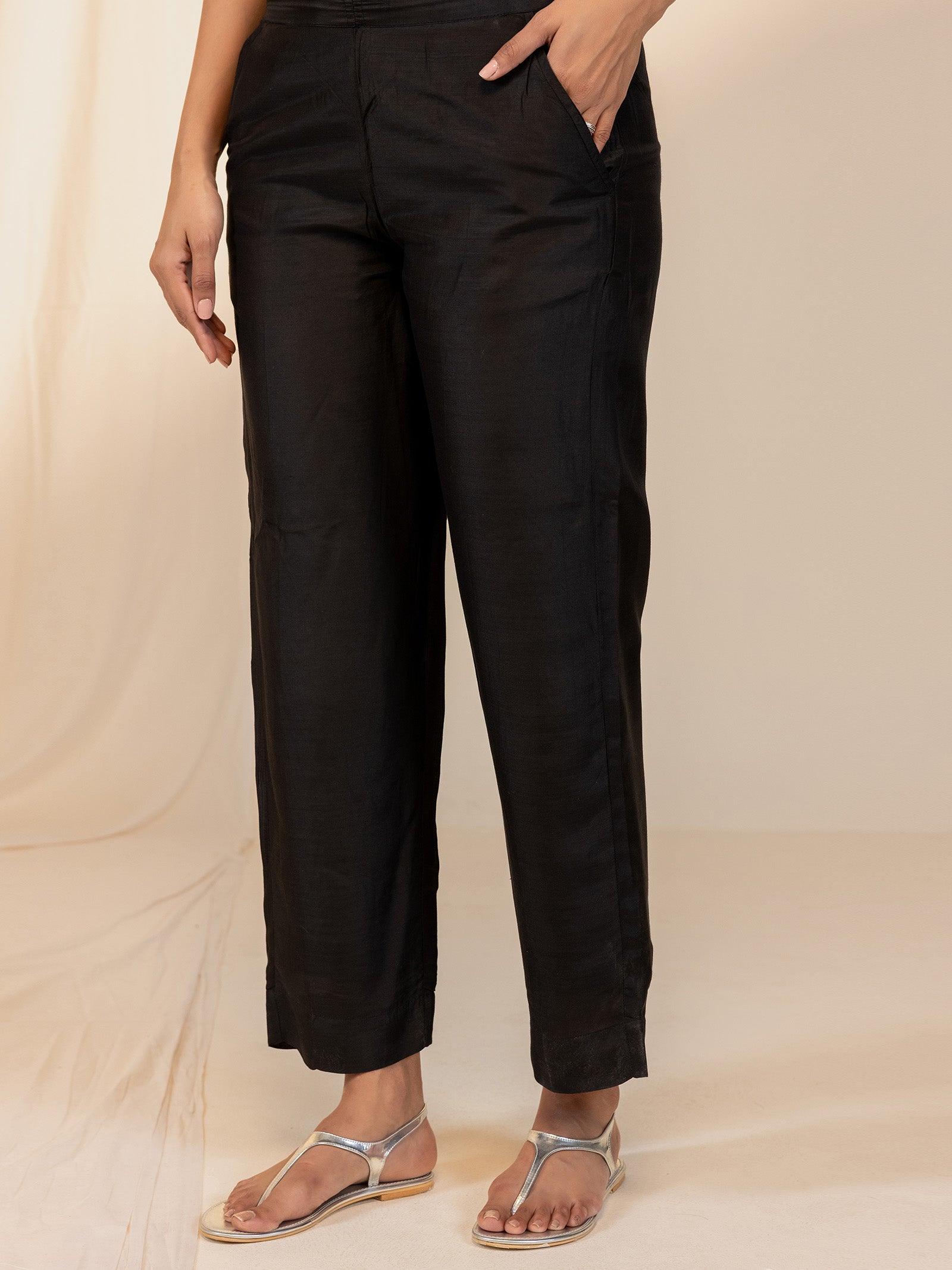 Muslin Black Straight Pant