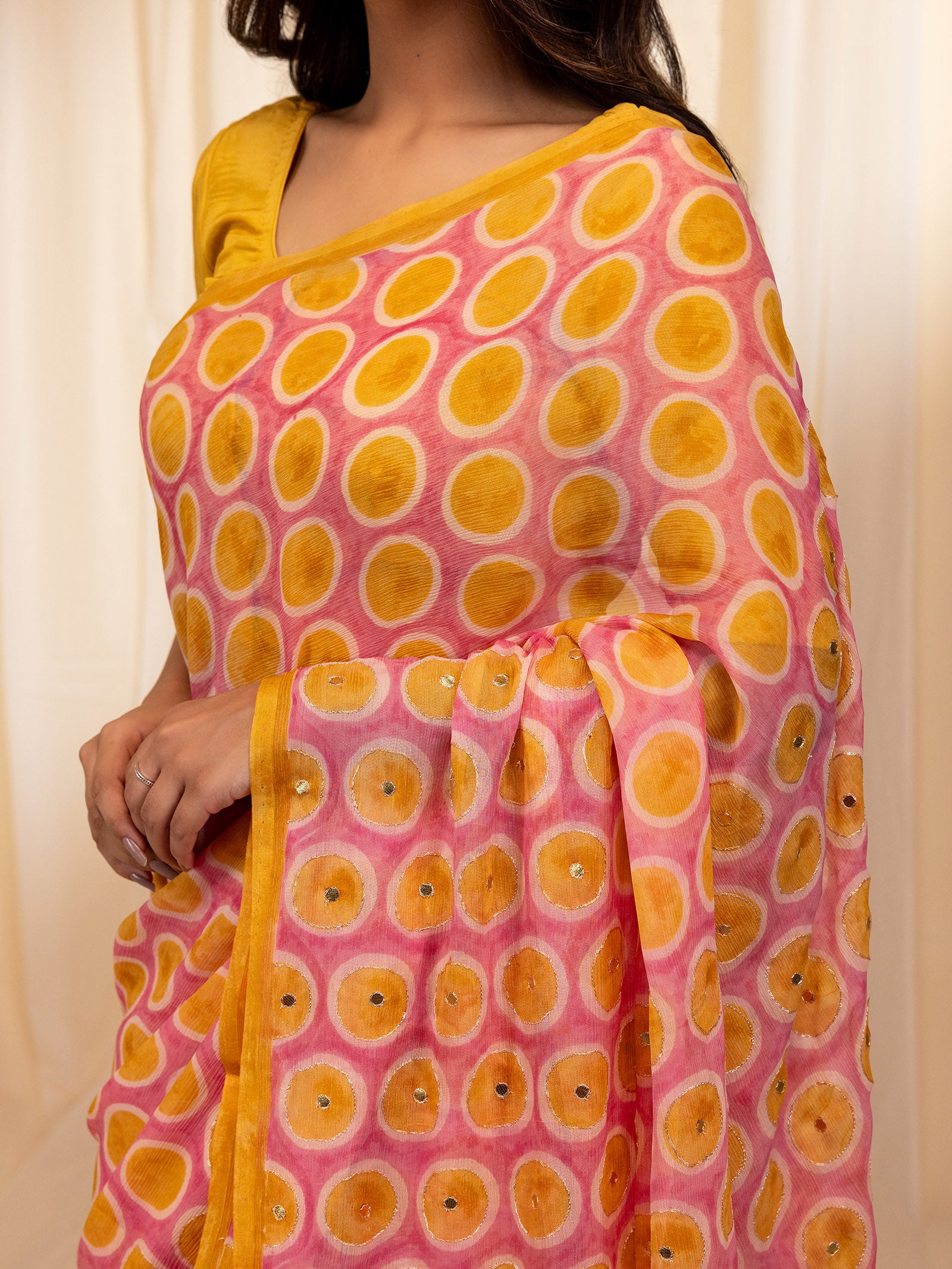 The Modern Women In Pink Chiffon Saree