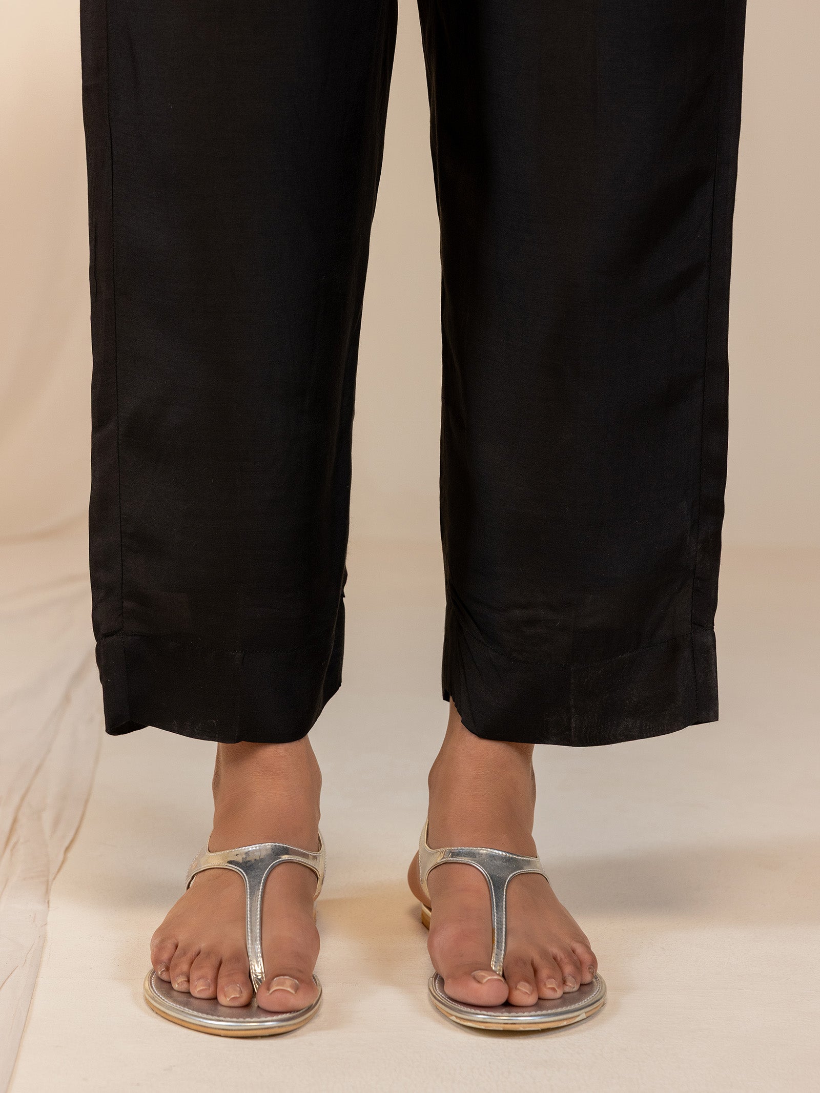 Muslin Black Straight Pant