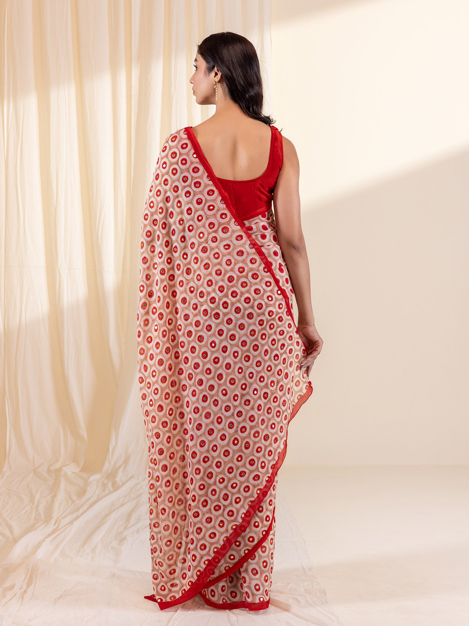 The Modern Women In Red Chiffon Saree