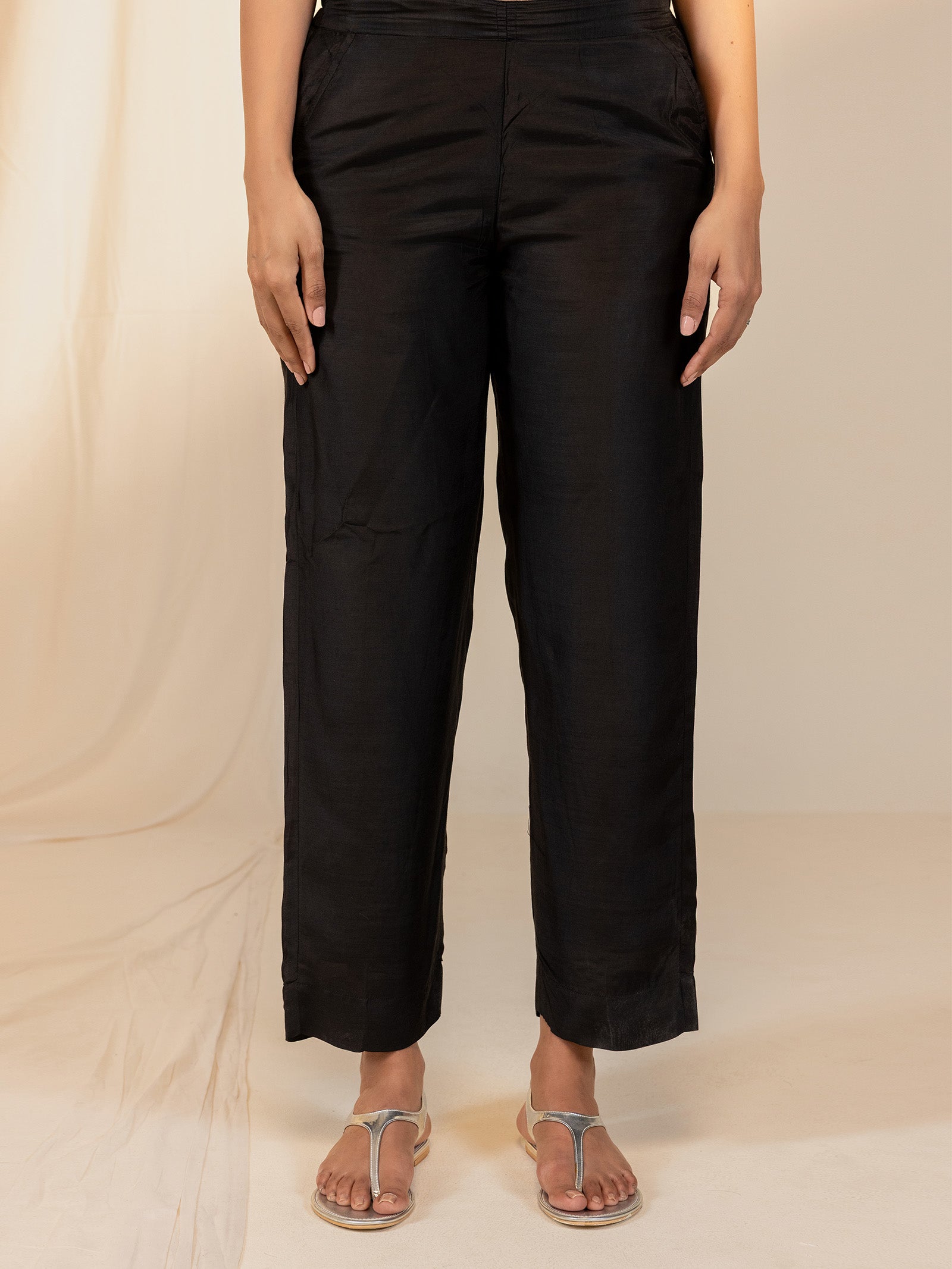 Muslin Black Straight Pant