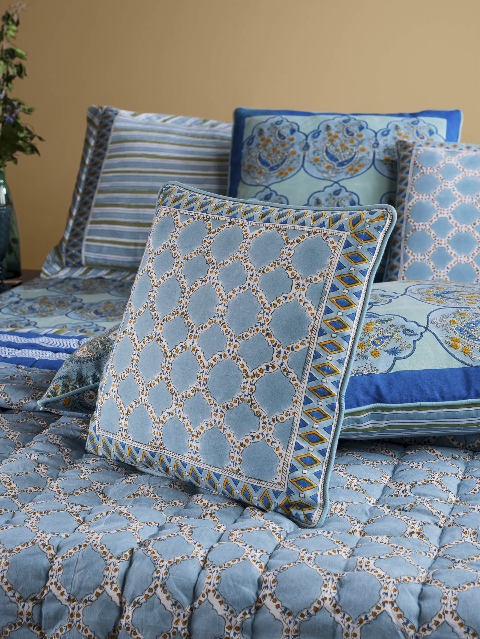 Chandra Mahal 16 " x 16" Cushion Cover