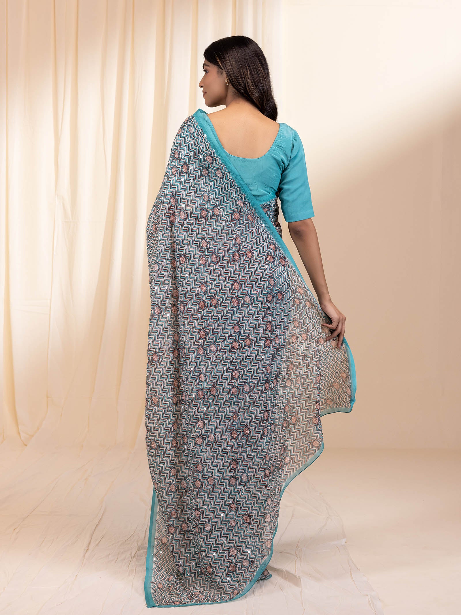 The Modern Women In Turquoise Chiffon Saree