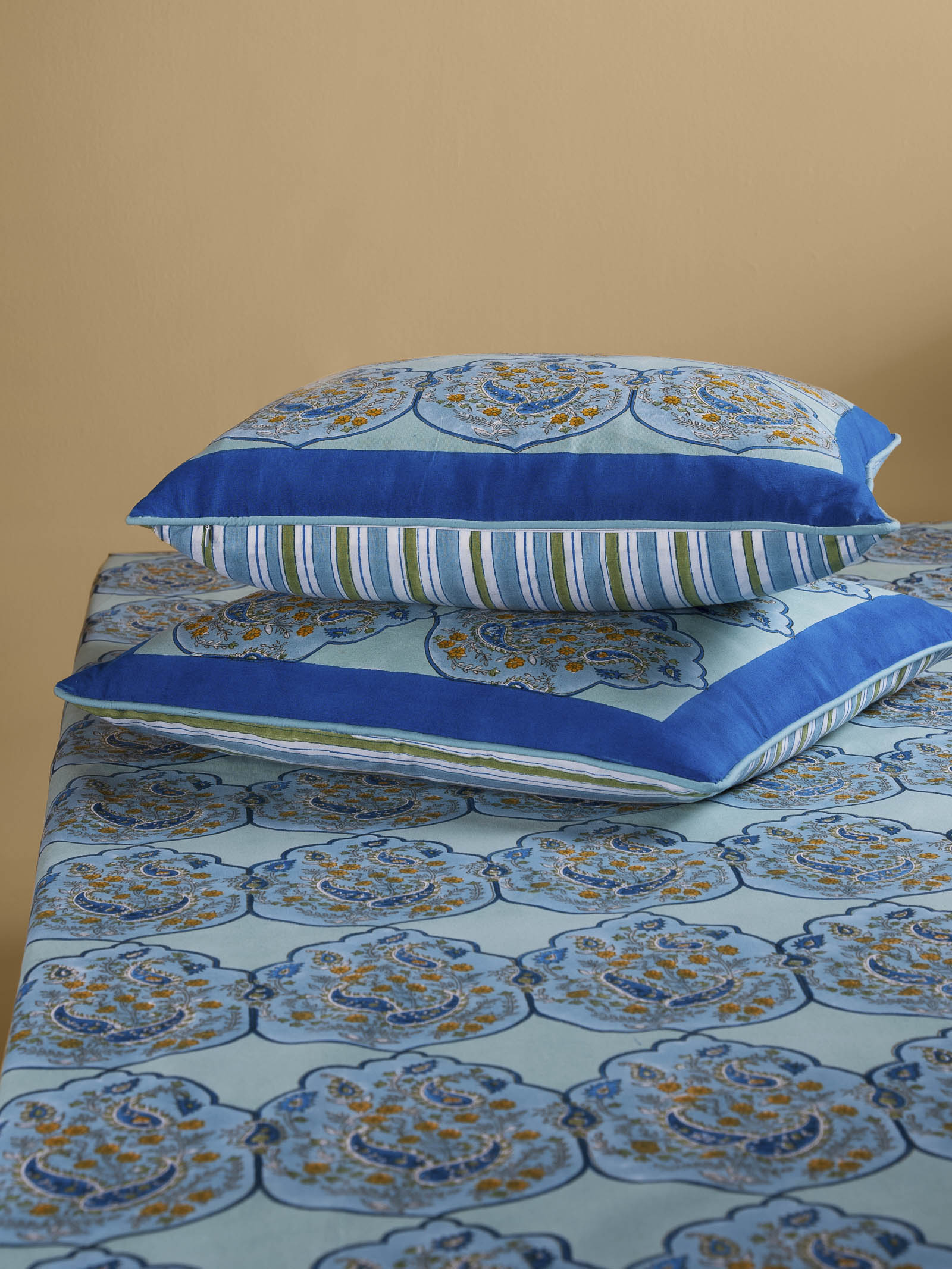 Chandra Mahal 20" x 20" Cushion Cover