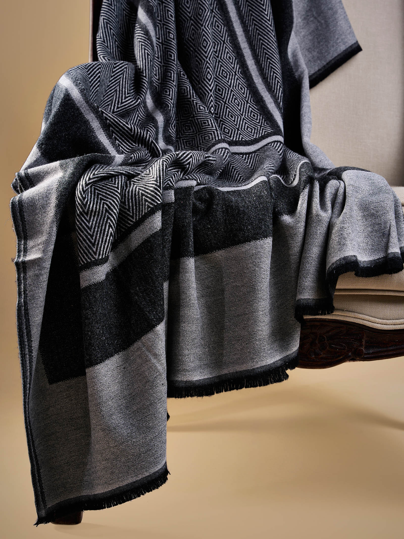 Woolen Throw Handloom- Black