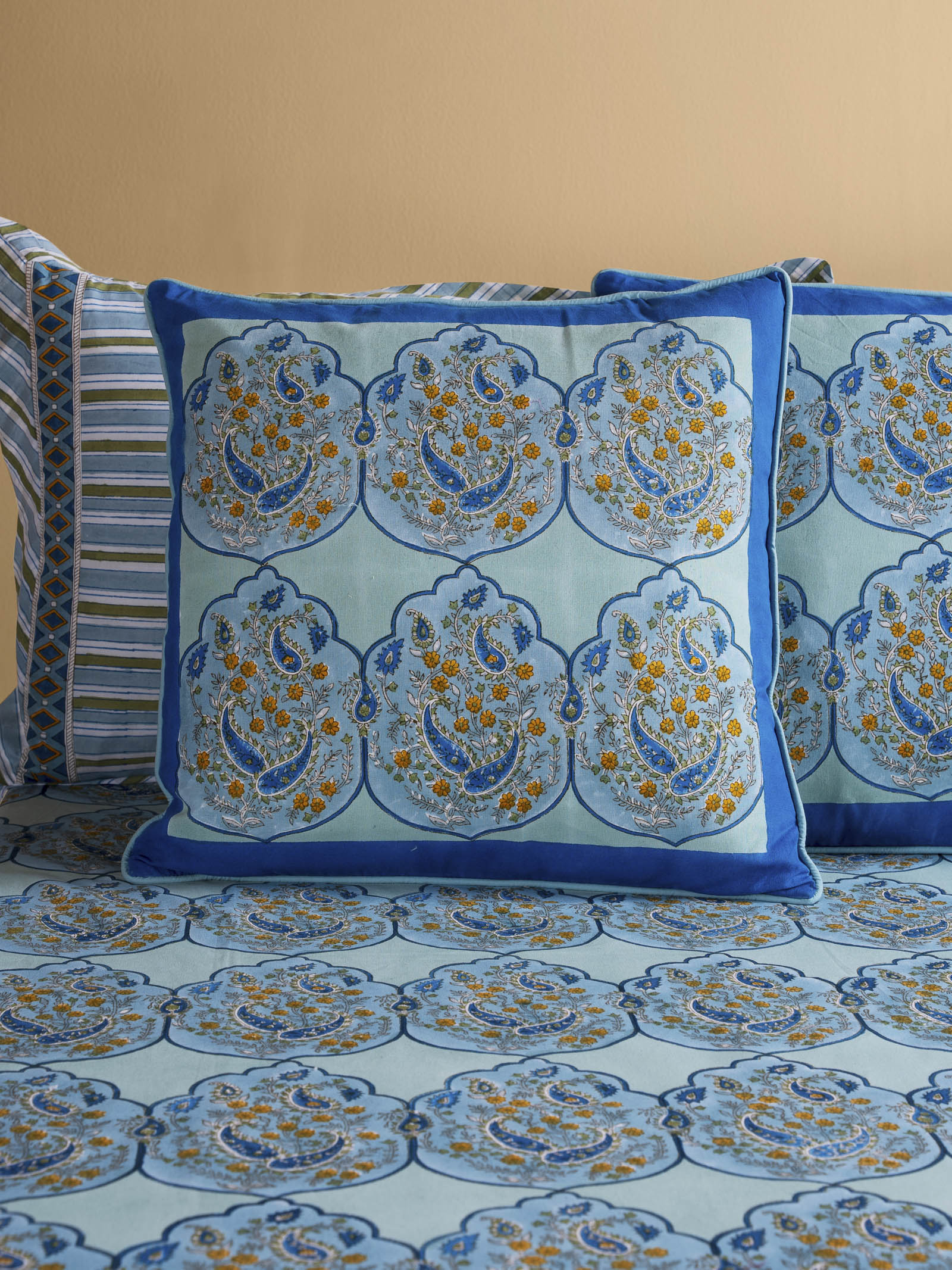 Chandra Mahal 20" x 20" Cushion Cover