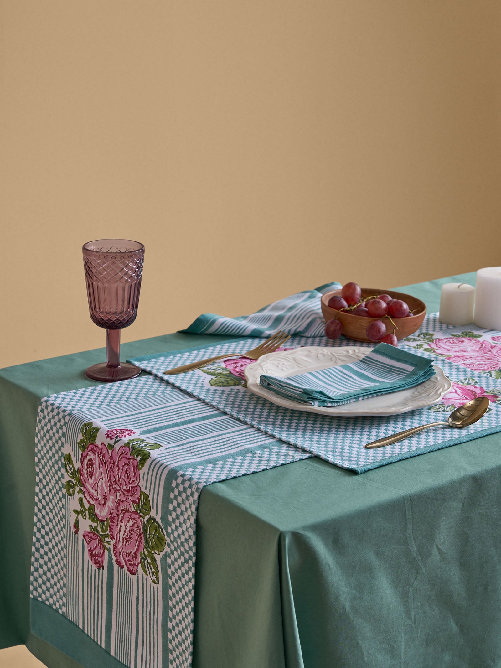 Cottage Rose Table Runner