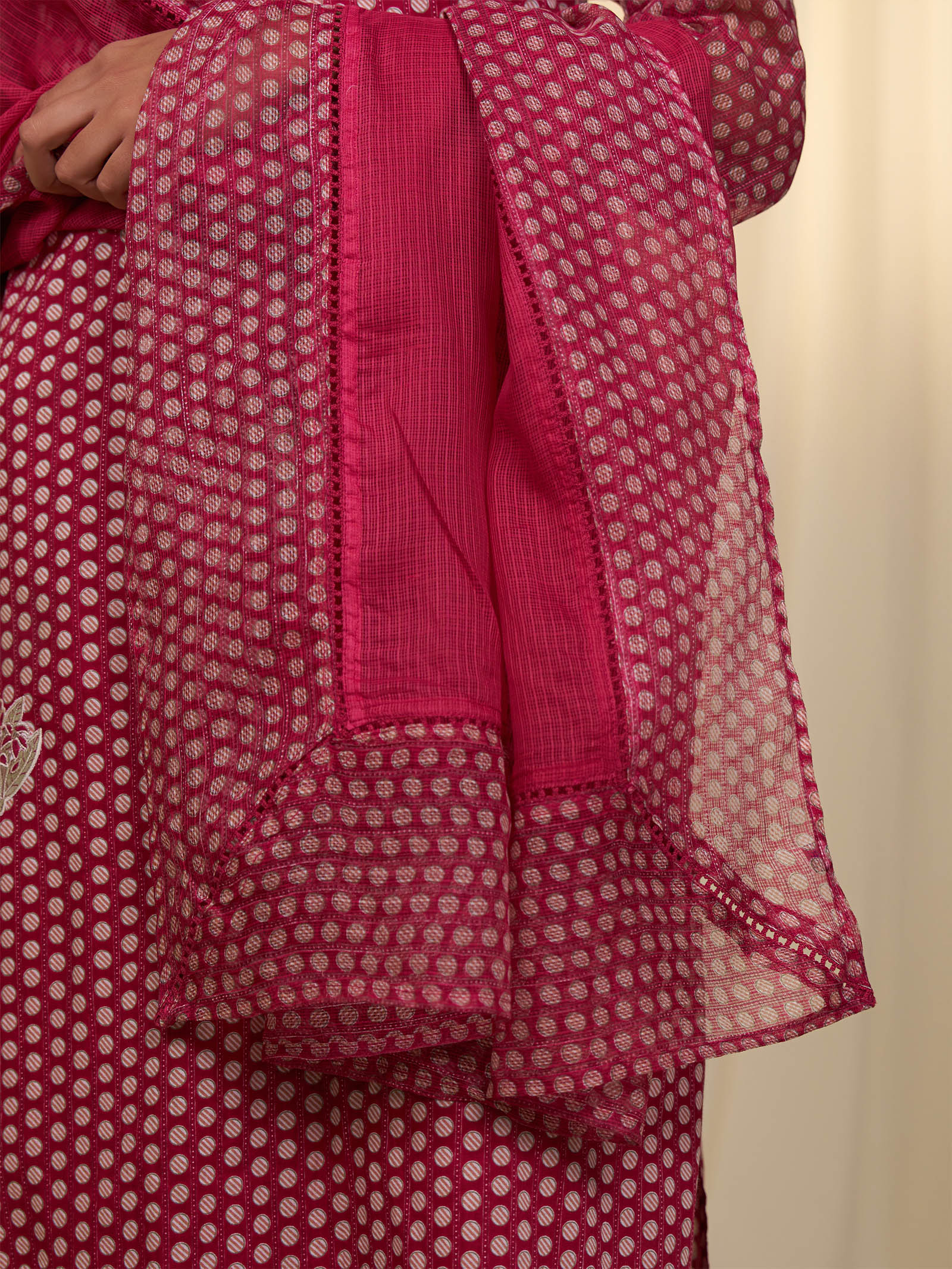 Gol Gulabi Kota Dupatta