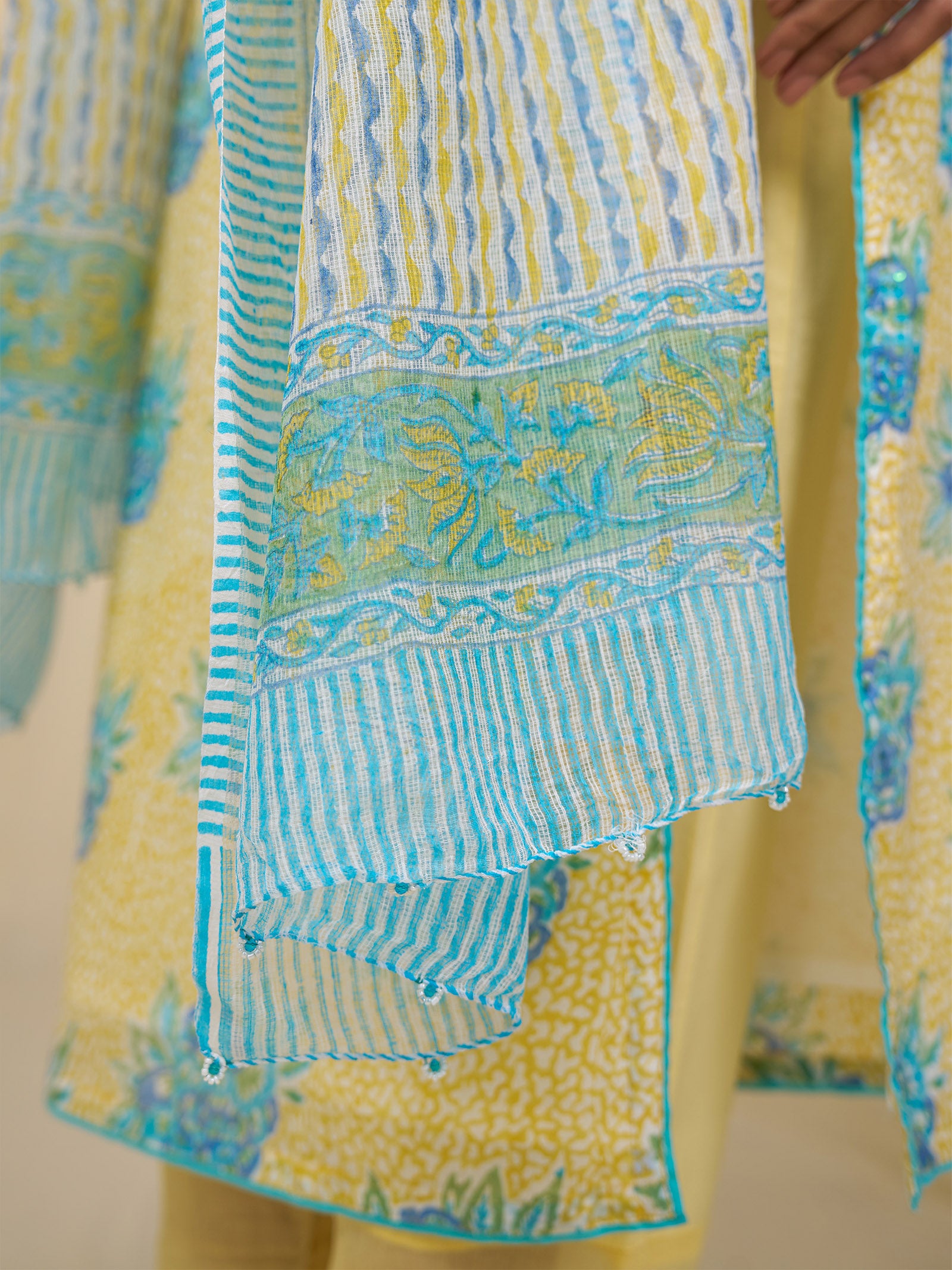 Neela Peela Kota Dupatta