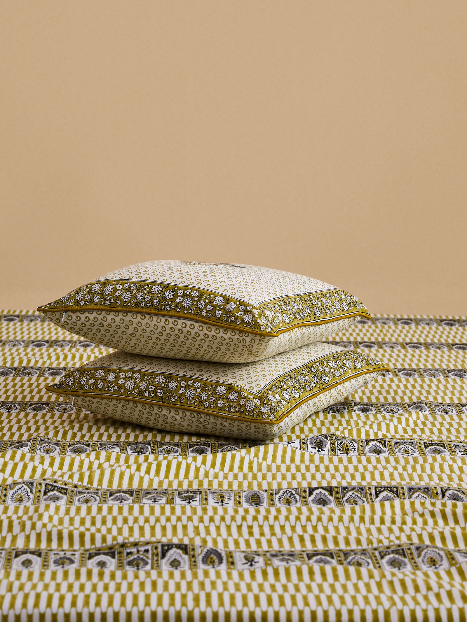 Kumbhalgarh 16" x 16" Cushion Cover