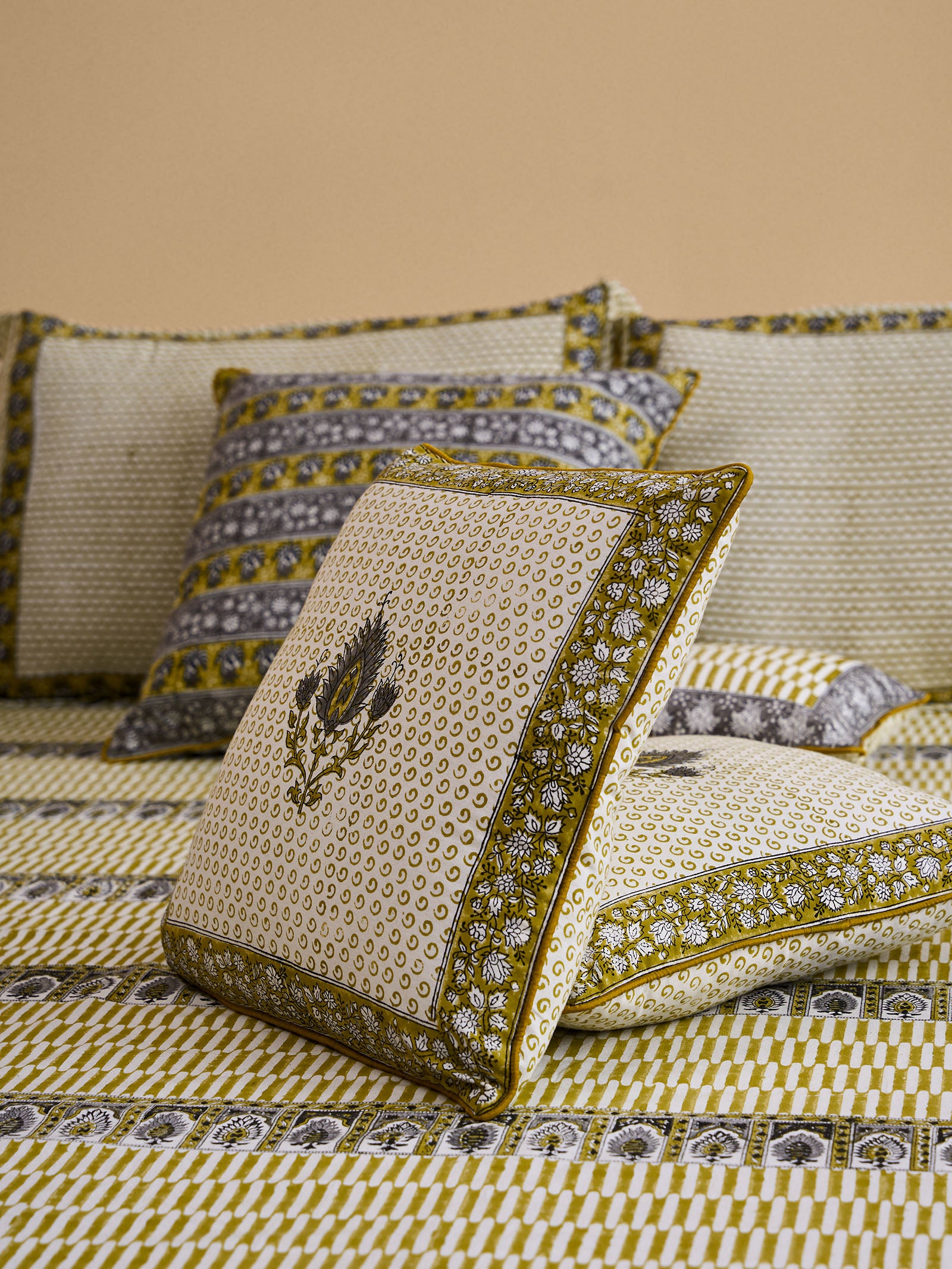 Kumbhalgarh 16" x 16" Cushion Cover
