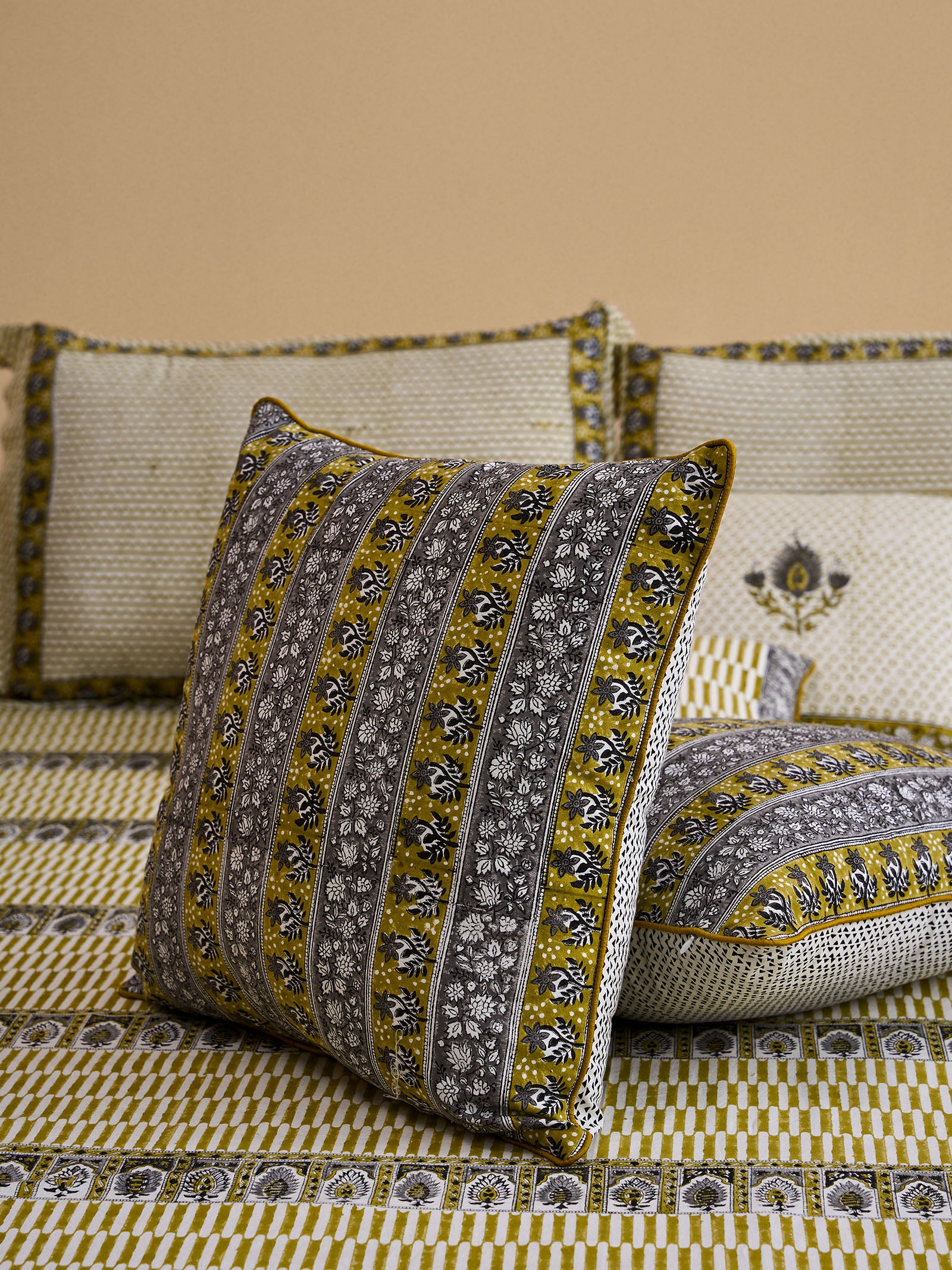 Kumbhalgarh 20" x 20" Cushion Cover