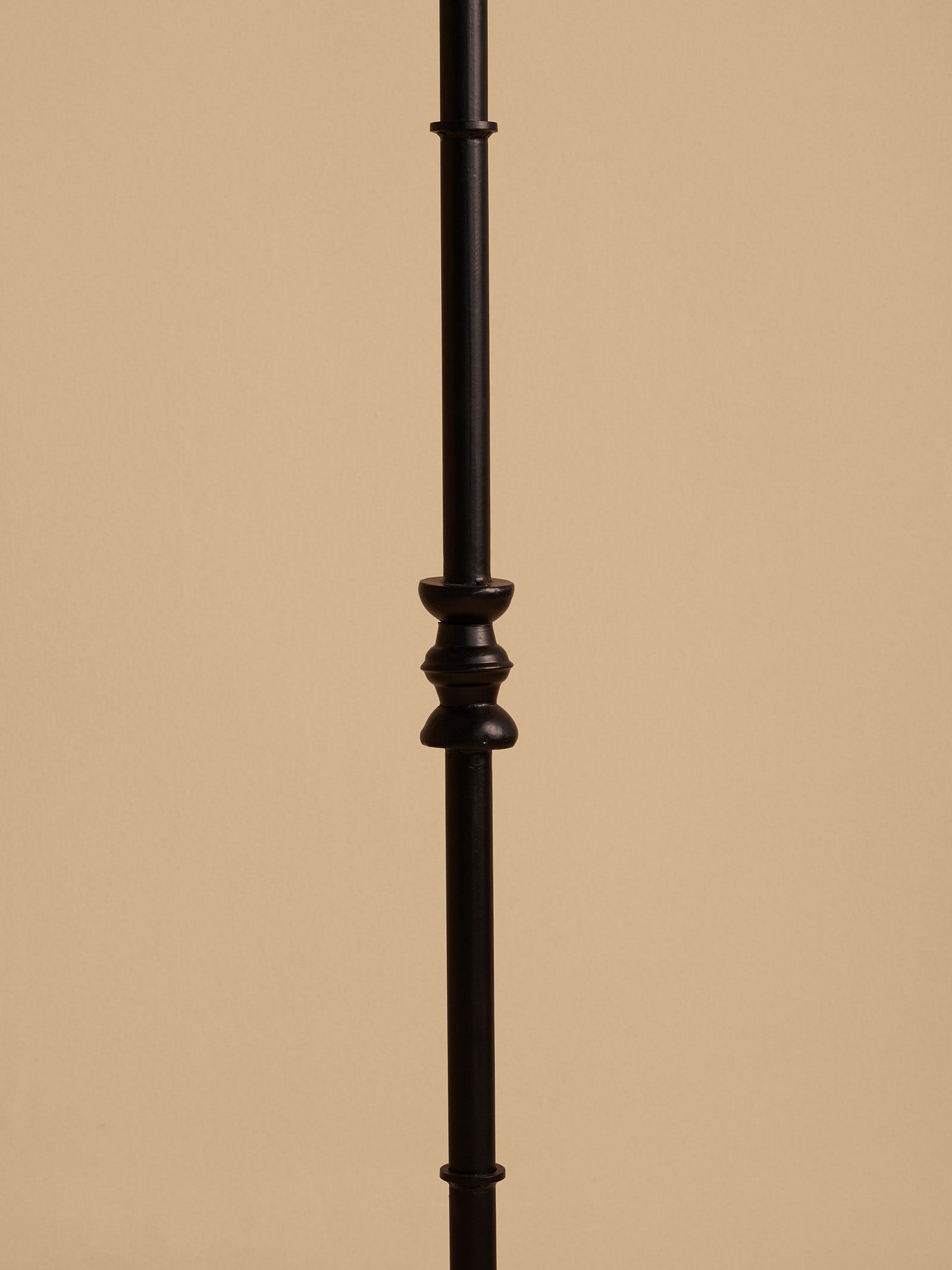 Serengeti Iron Lamp Stand