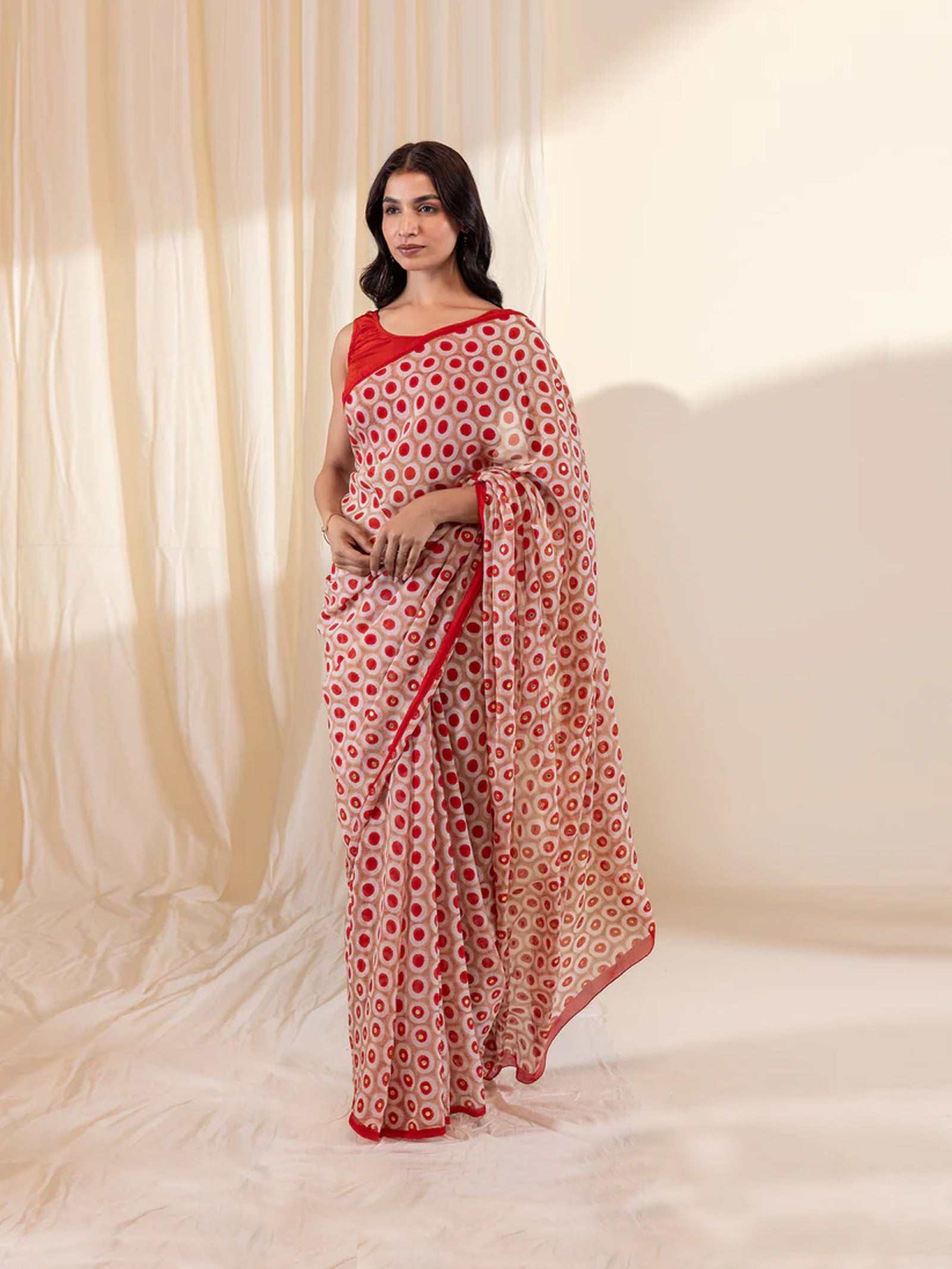 The Modern Women In Red Chiffon Saree