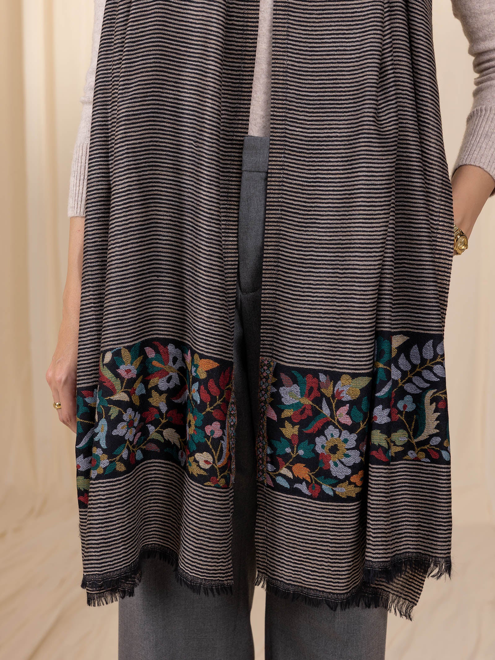 Woollen Kanni Stole - Black