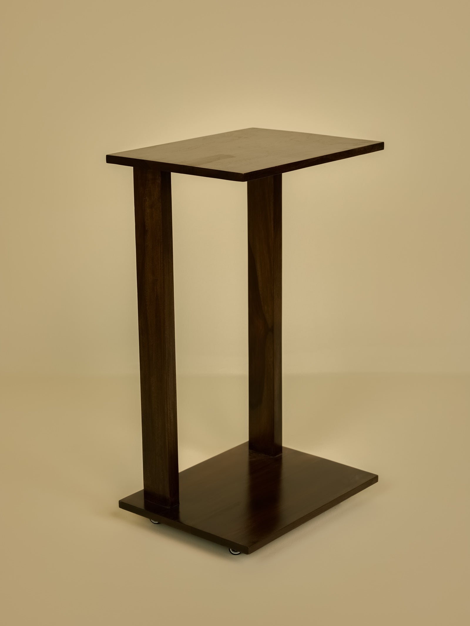 Edward Table