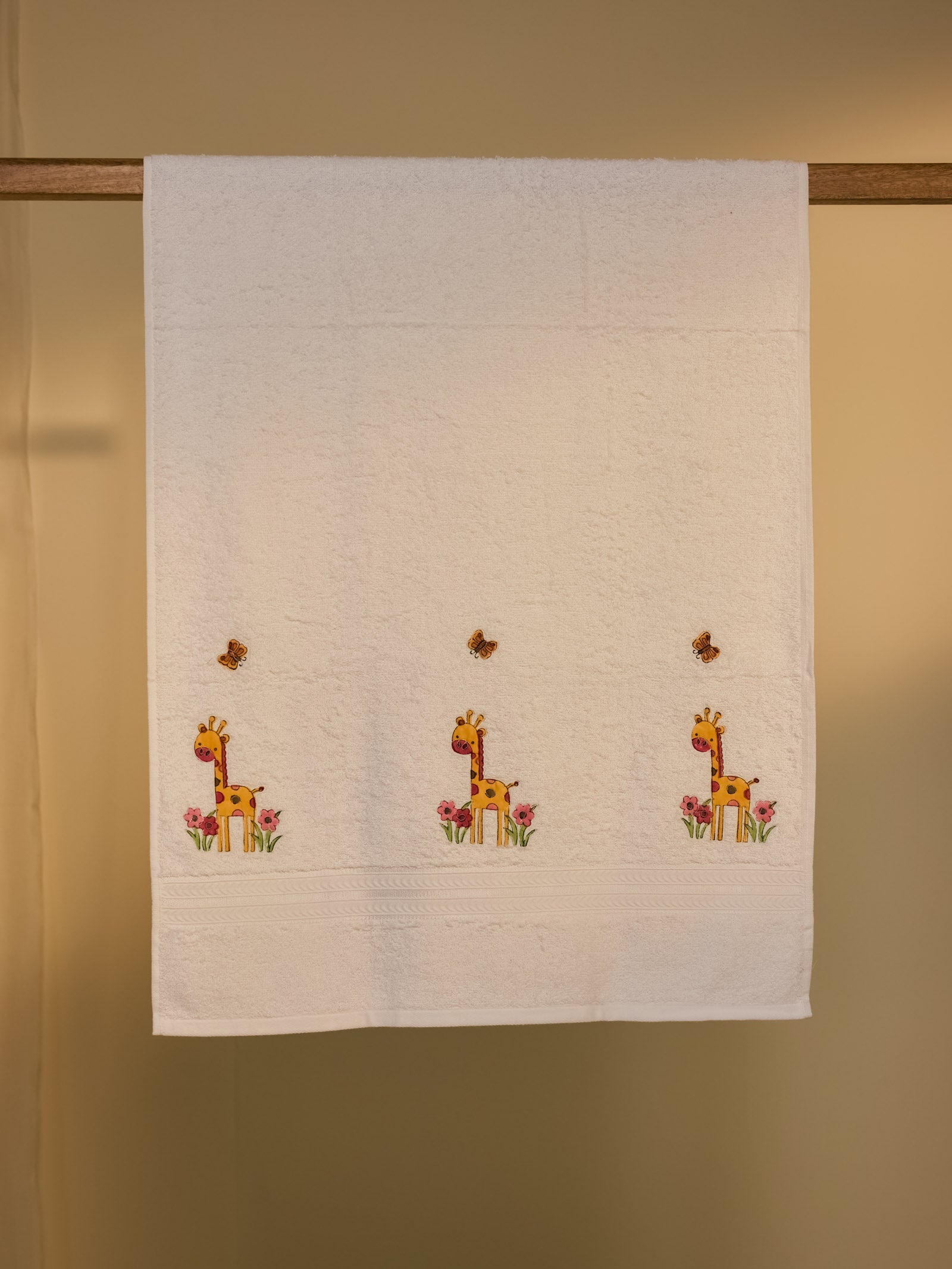 Giraffe With Flowers Towel