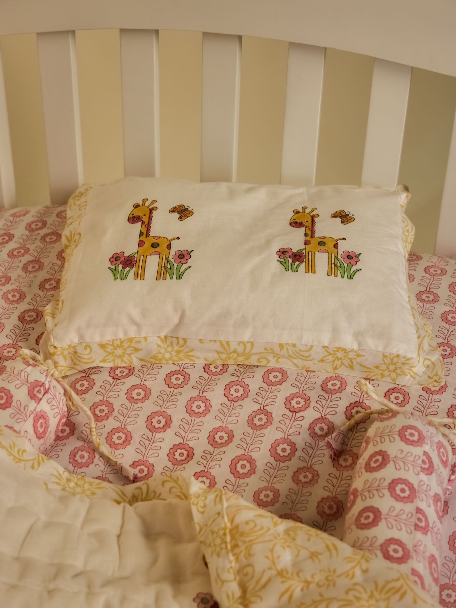 Giraffe With Flower Crib Set