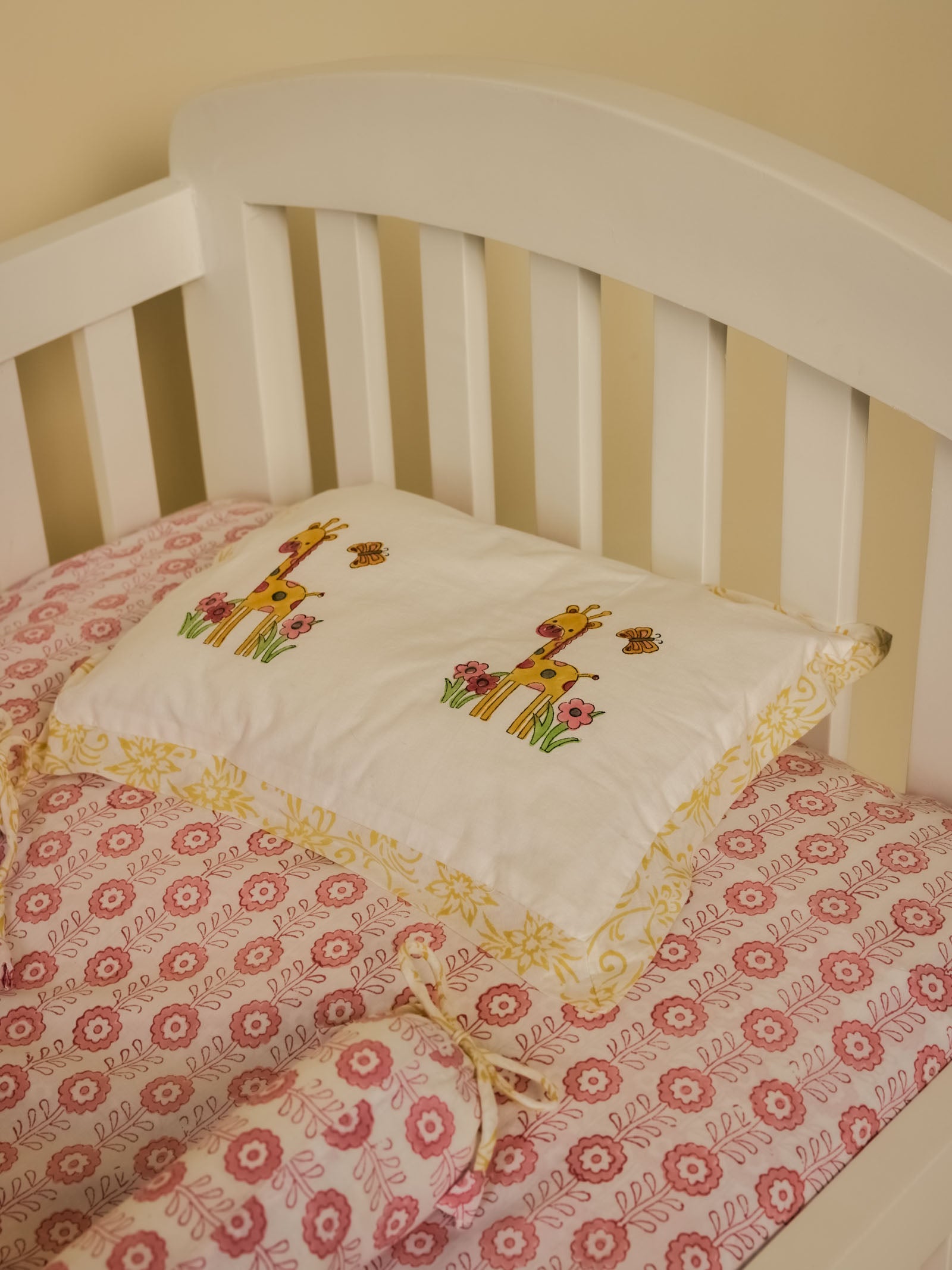 Giraffe With Flower Crib Set