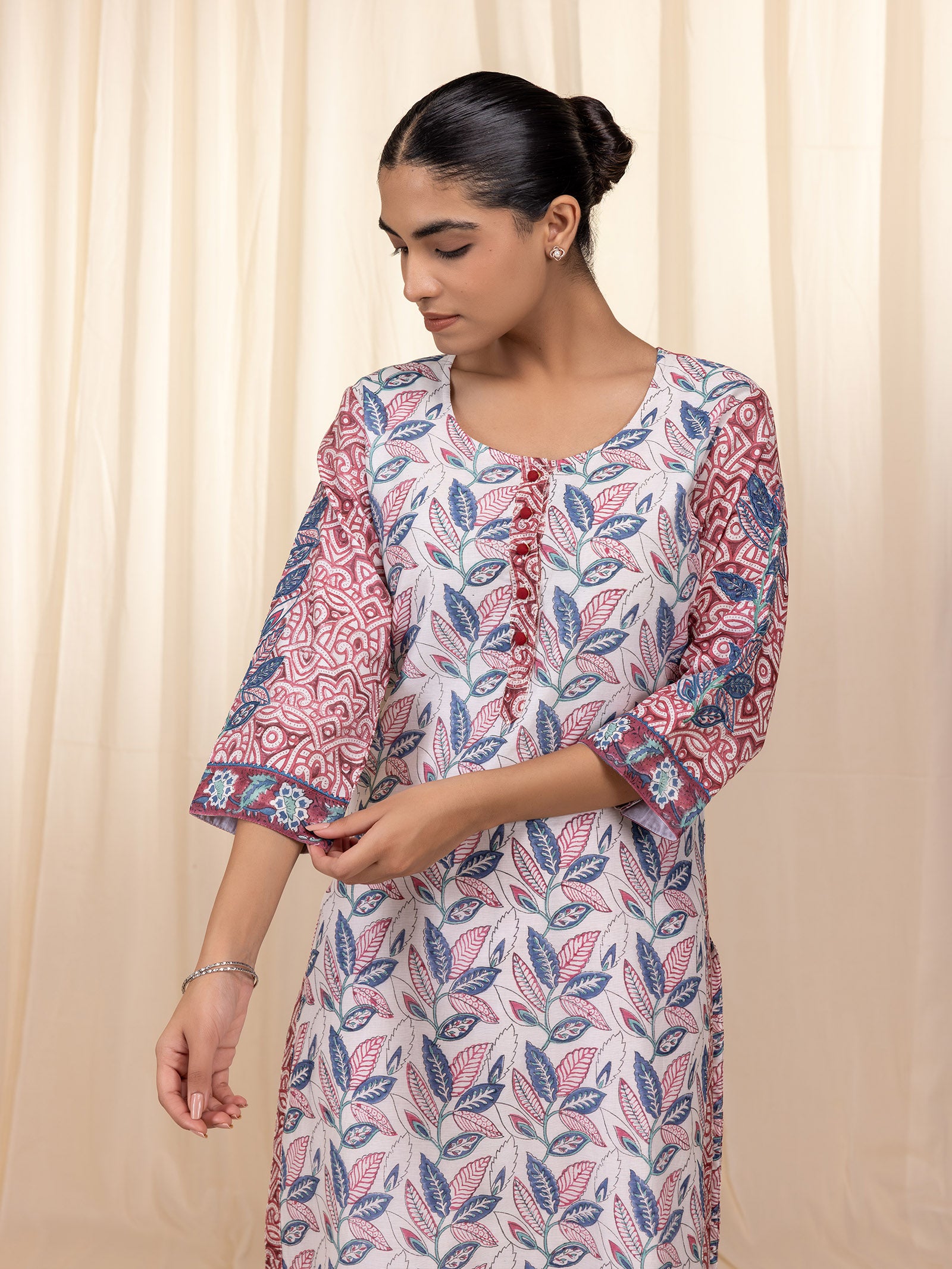 Laal Pattiya Chanderi Kurta