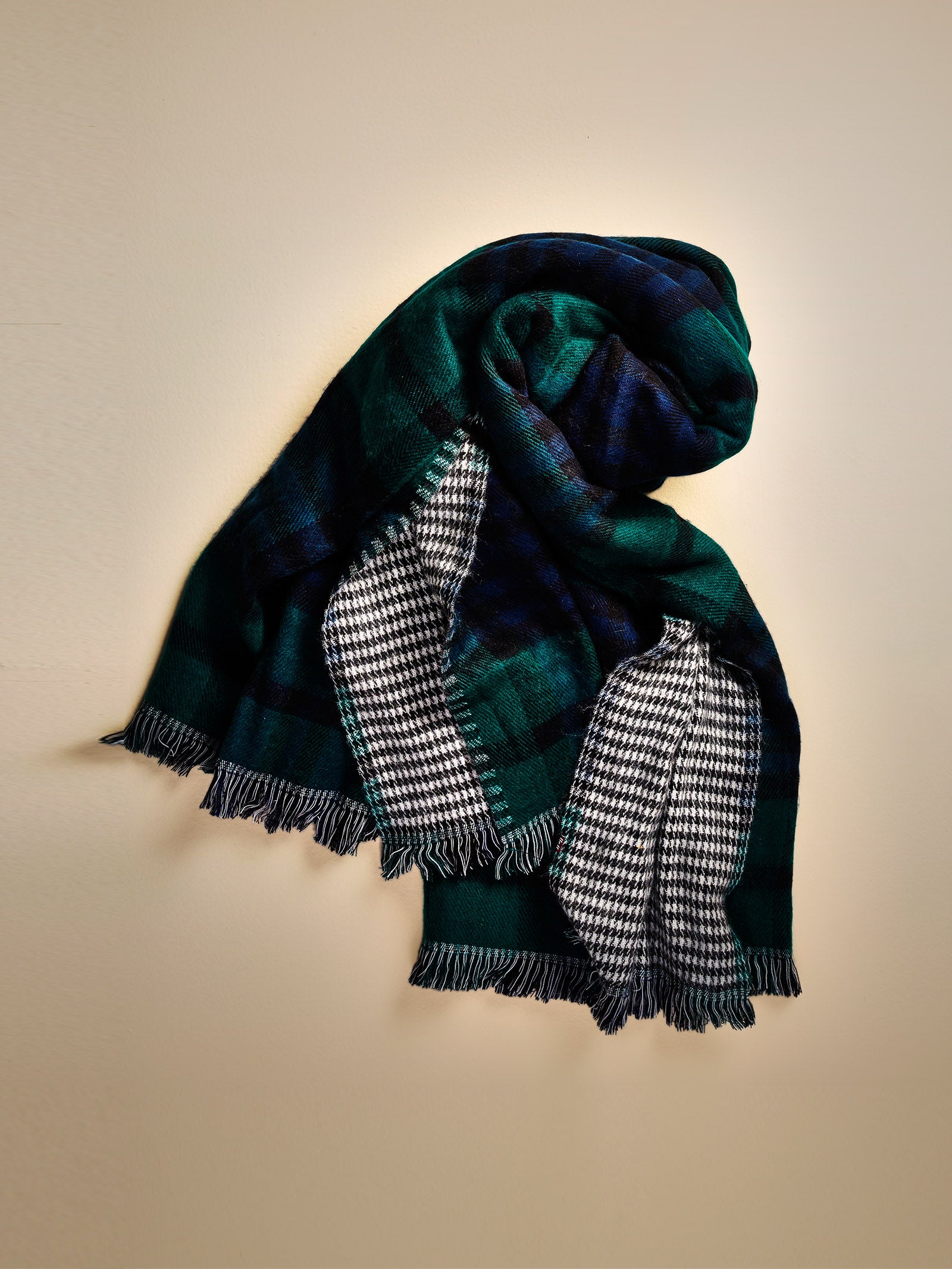 Woolen Throw B-Navy