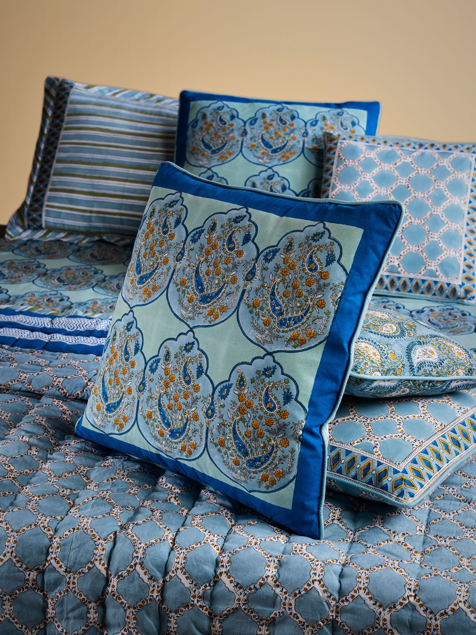 Chandra Mahal 20" x 20" Cushion Cover