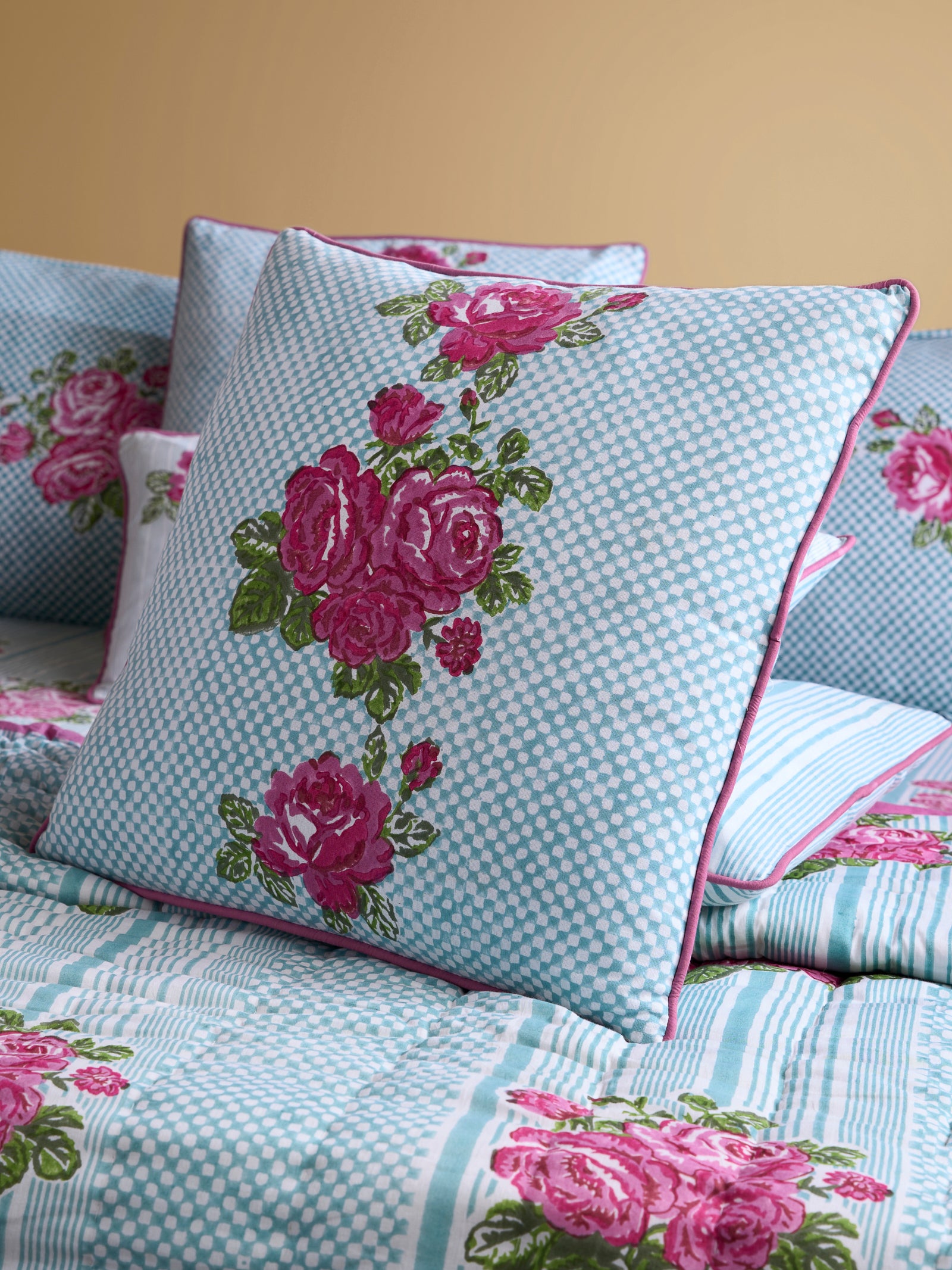 Cottage Rose 20" x 20" Cushion Cover