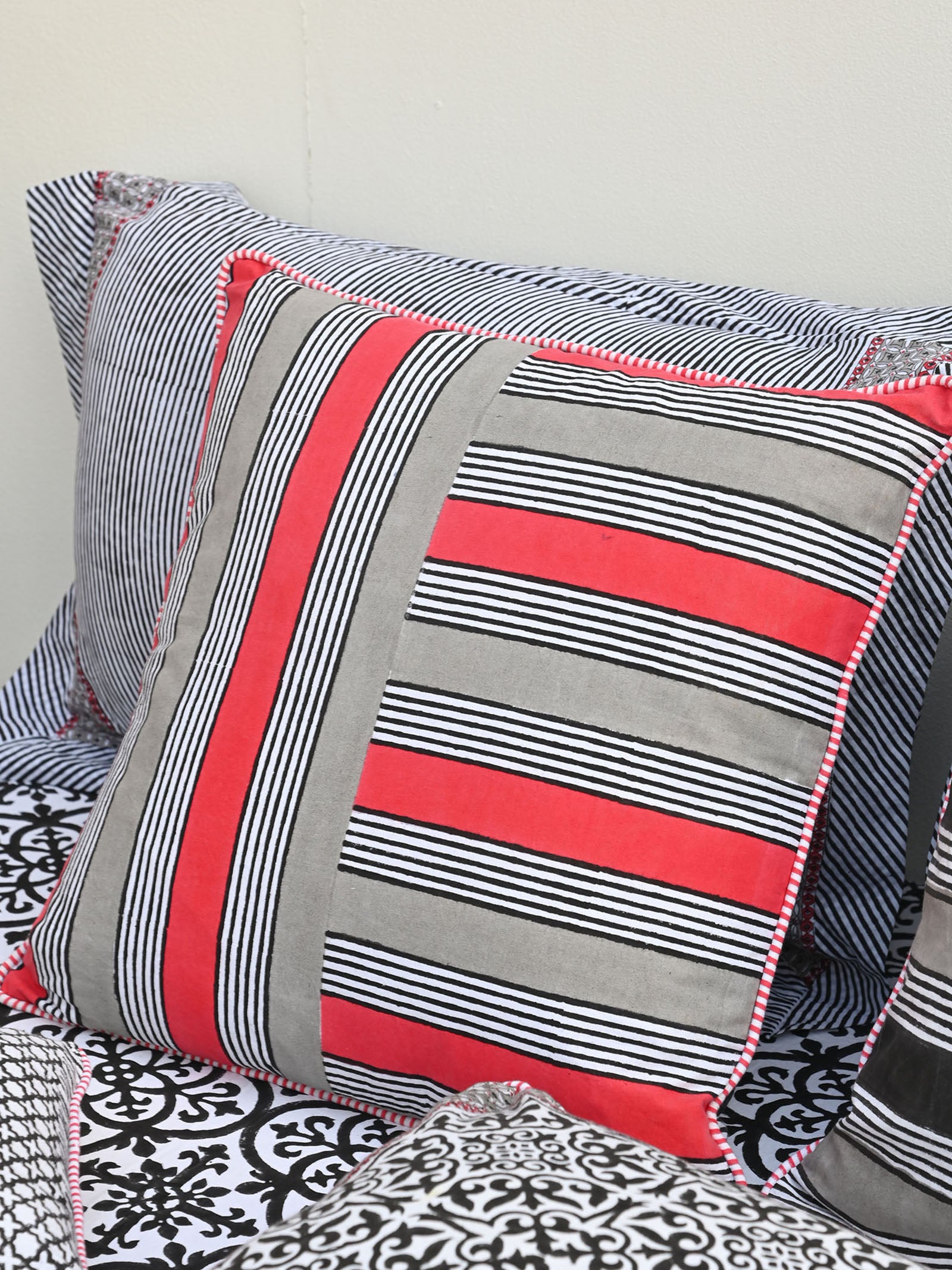 Monochrome 20" x 20" Cushion Cover