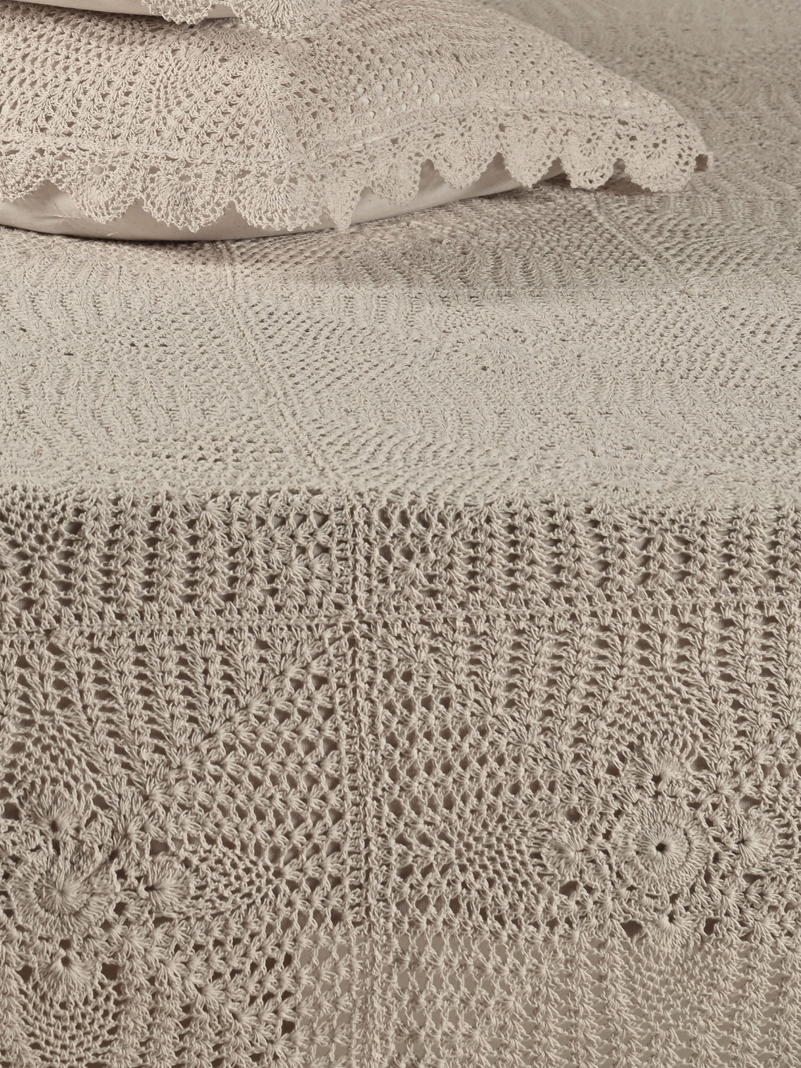 Crochet Classic Bed Cover