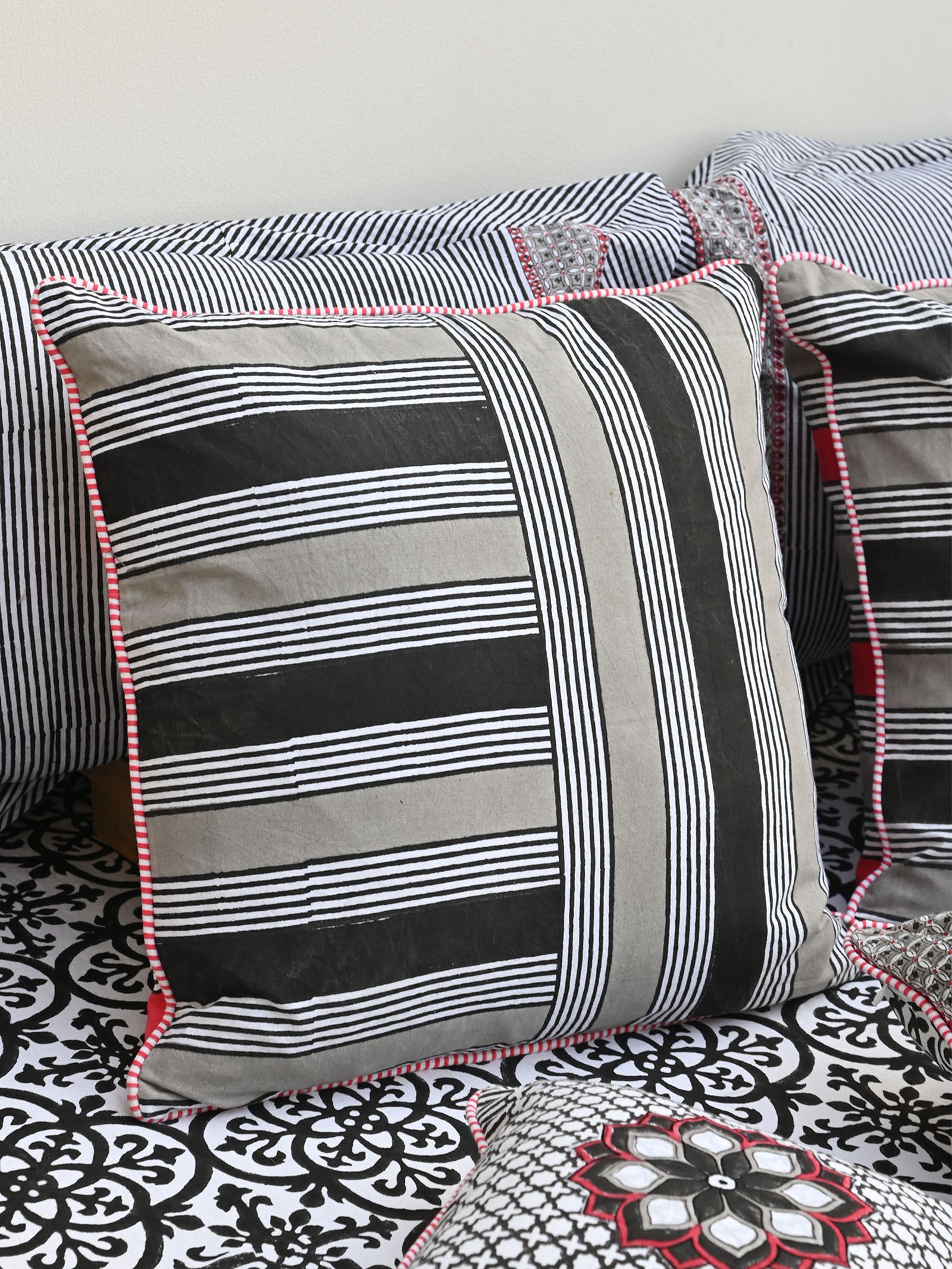 Monochrome 20" x 20" Cushion Cover