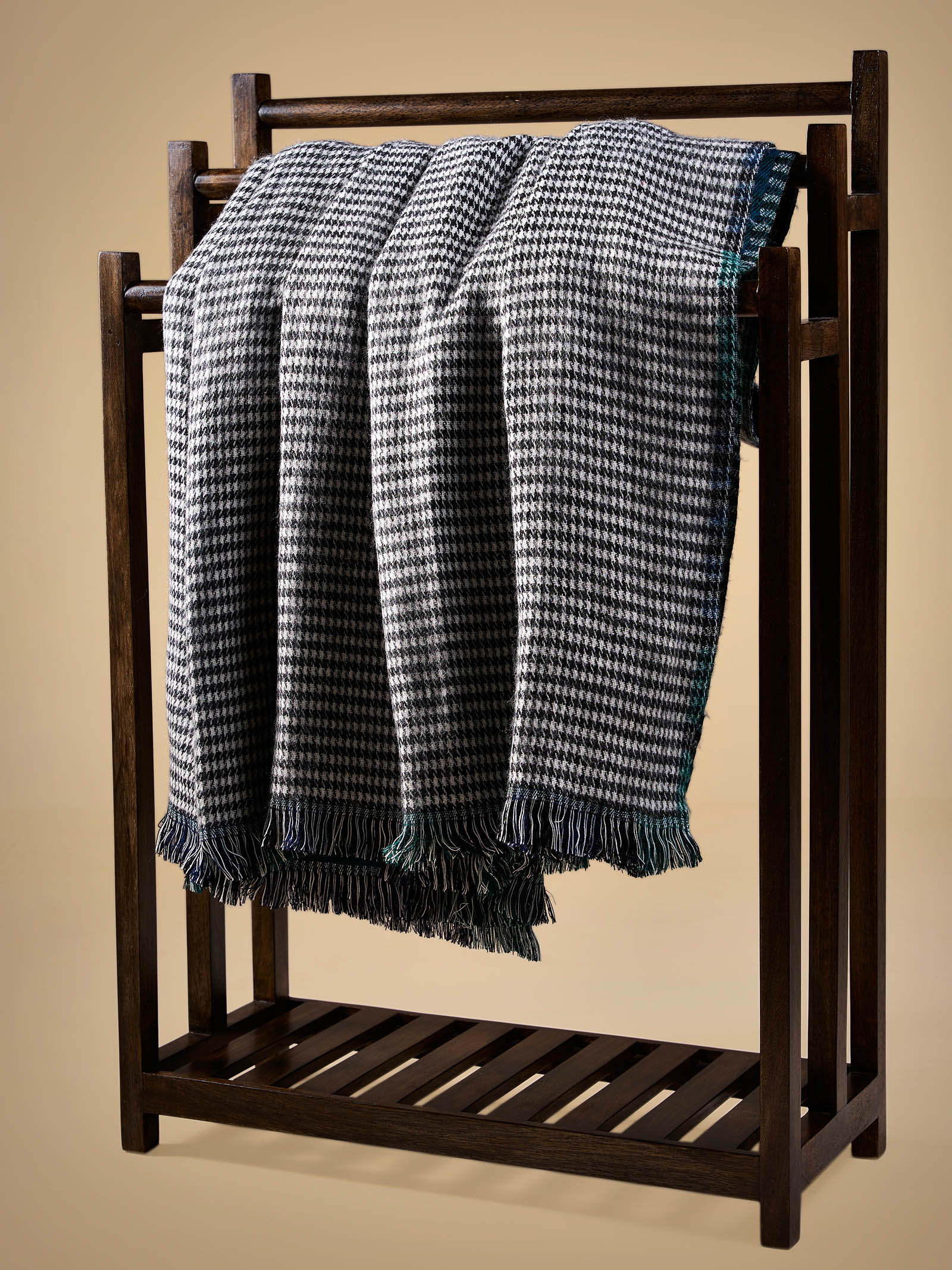 Woolen Throw B-Navy