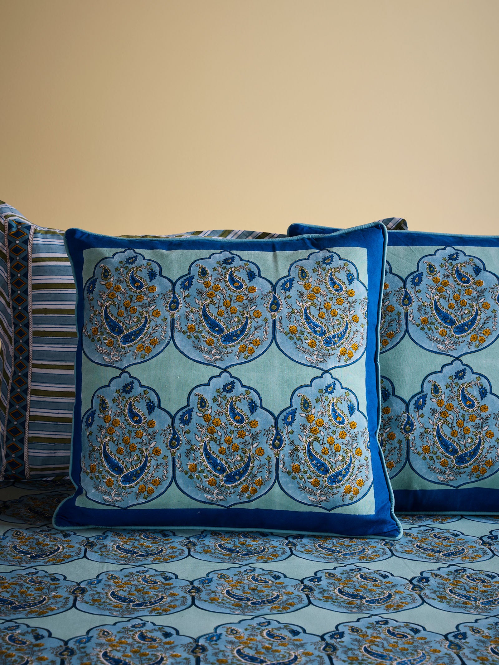 Chandra Mahal 20" x 20" Cushion Cover