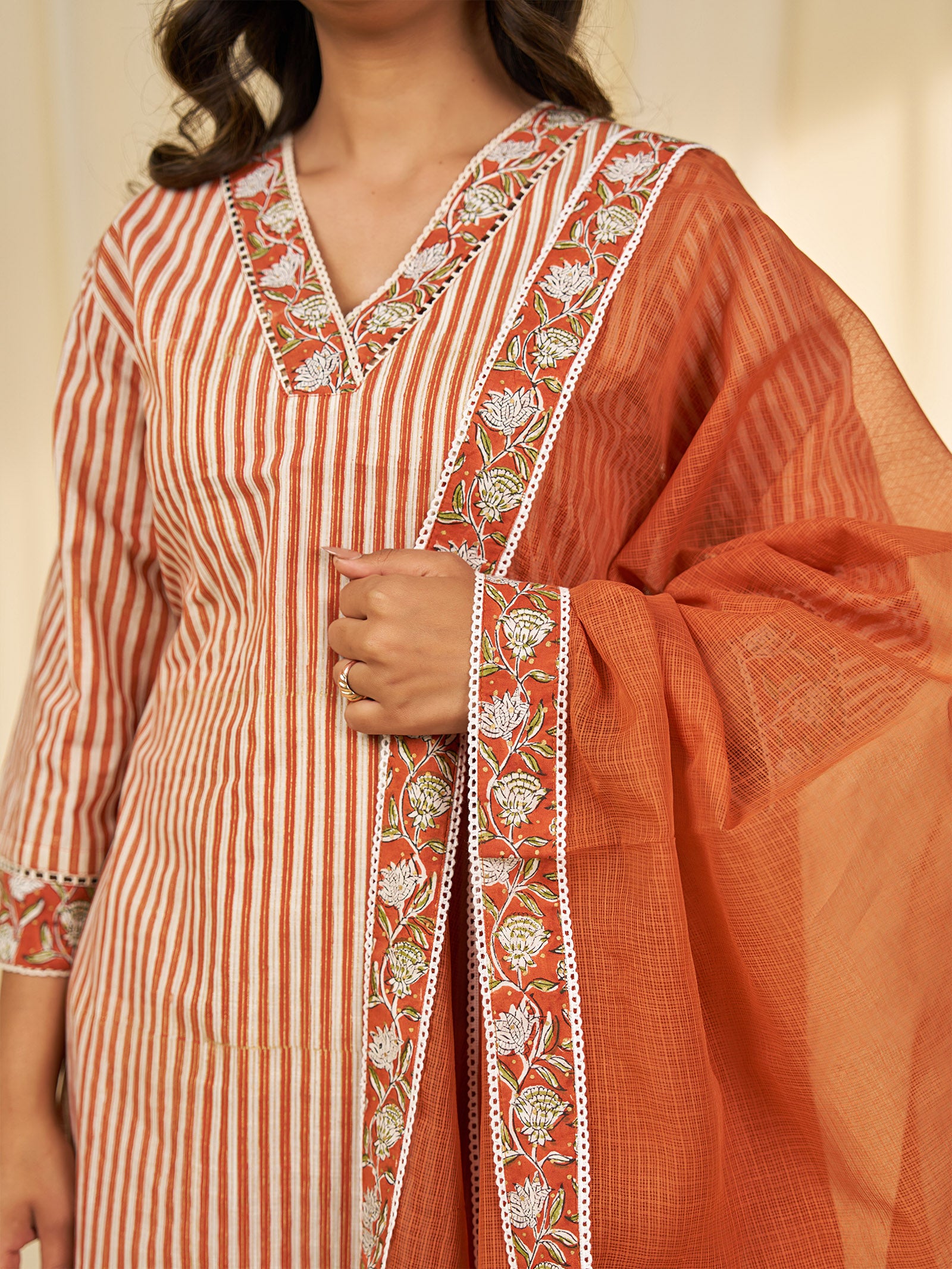 Brick Wall Kota Dupatta