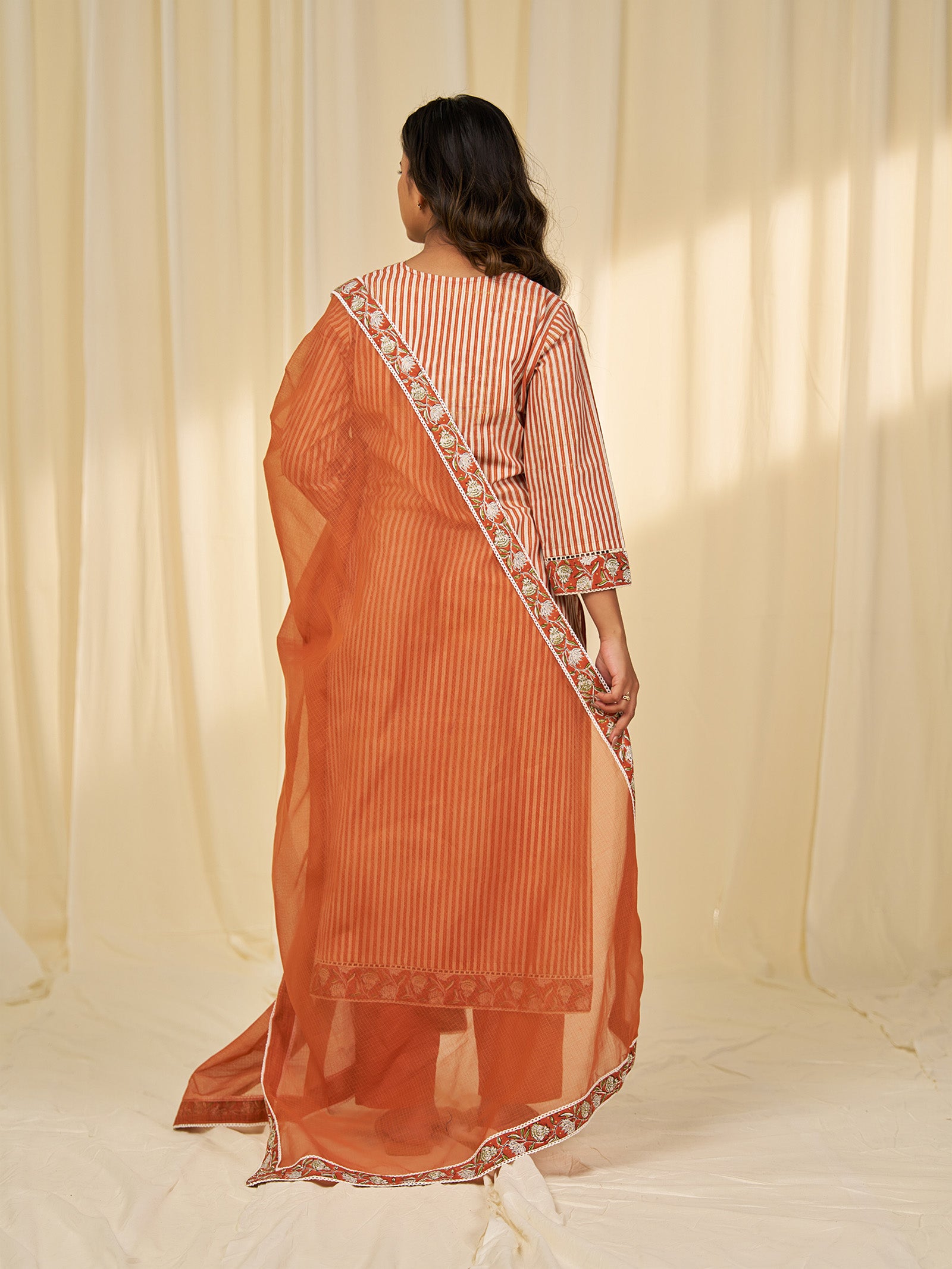 Brick Wall Kota Dupatta