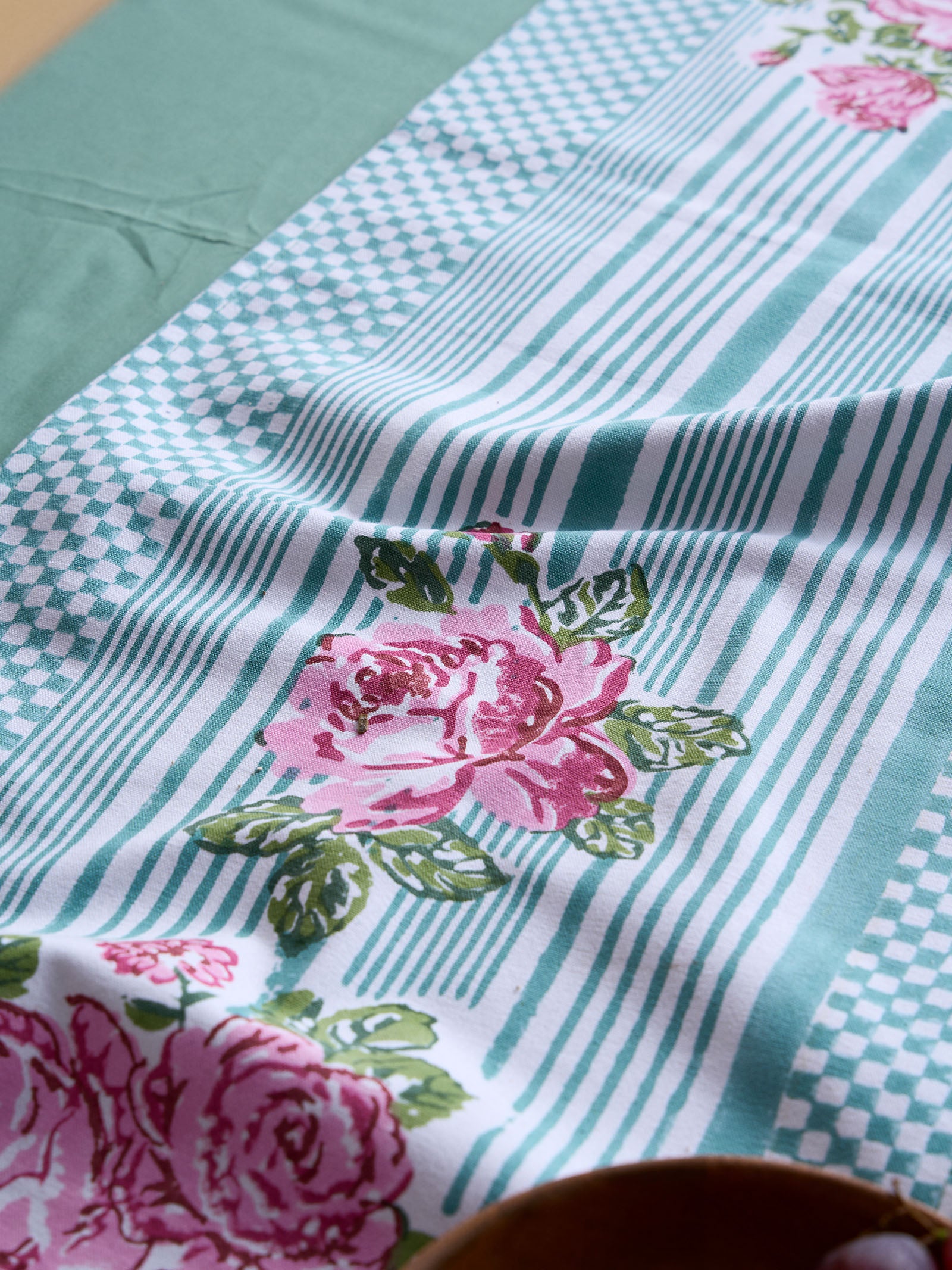 Cottage Rose Table Runner