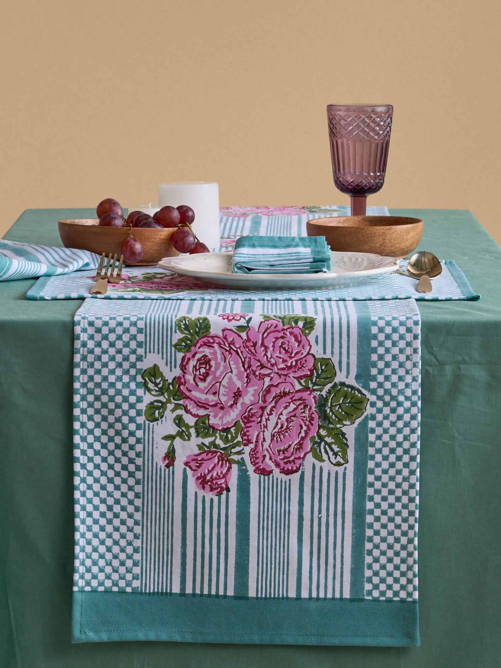 Cottage Rose Table Runner
