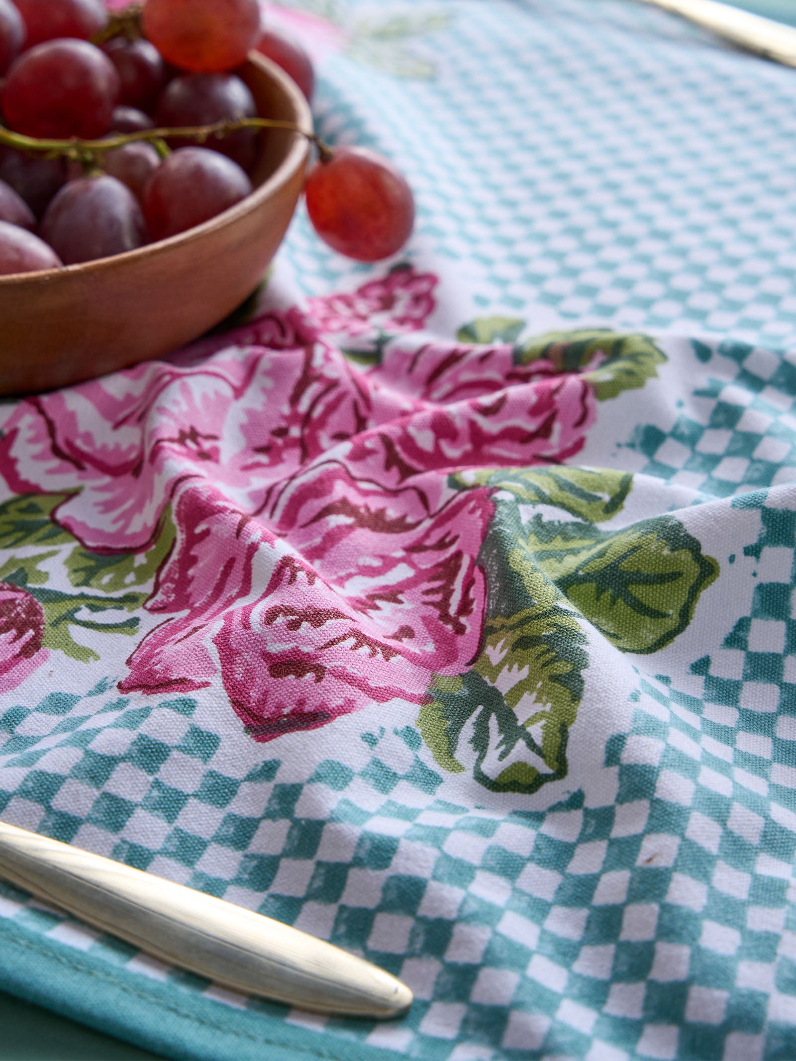 Cottage Rose Table Cover