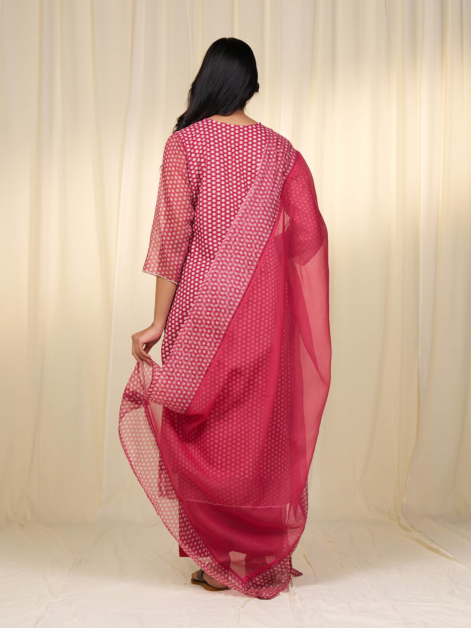 Gol Gulabi Kota Dupatta