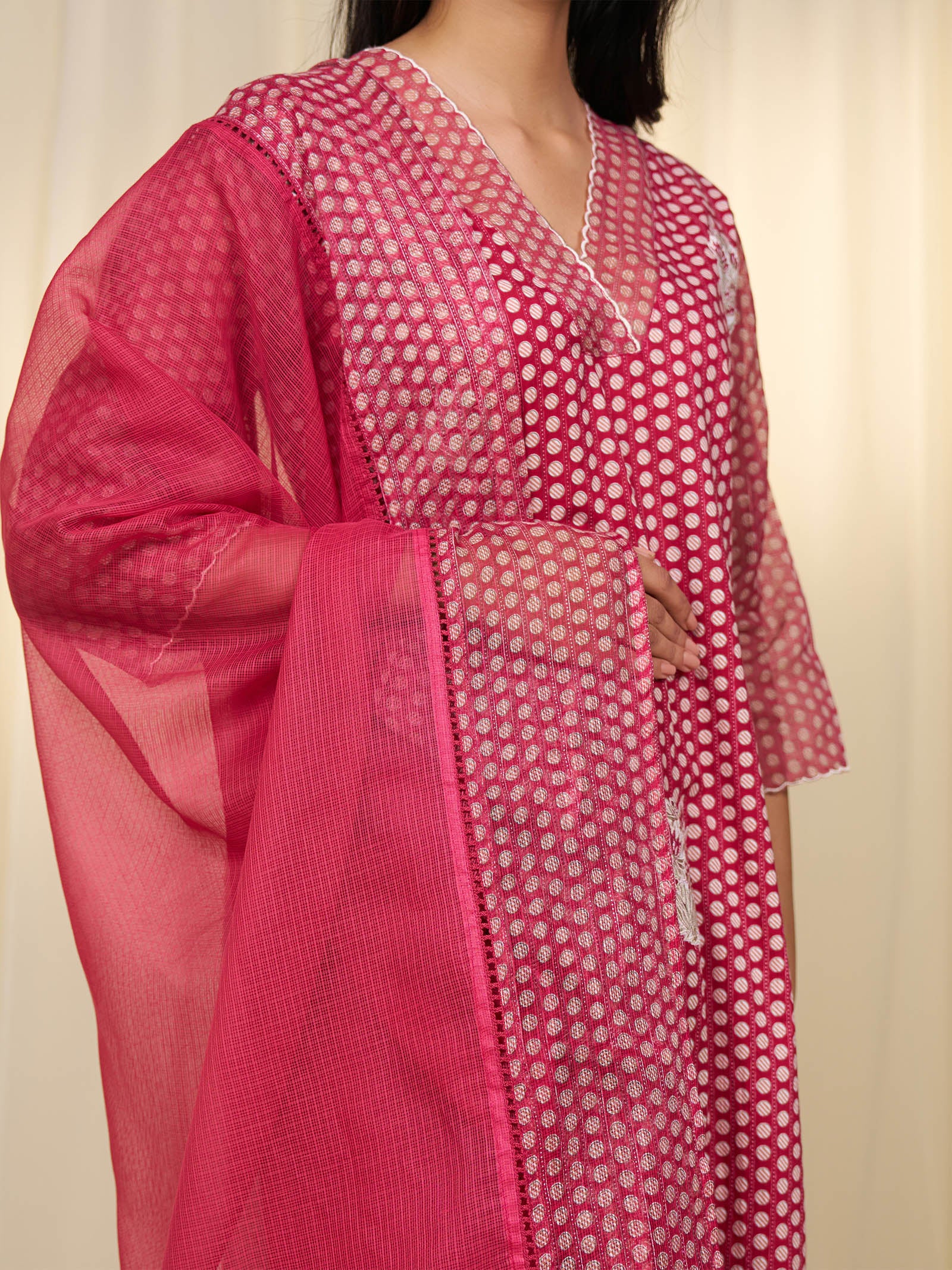 Gol Gulabi Kota Dupatta