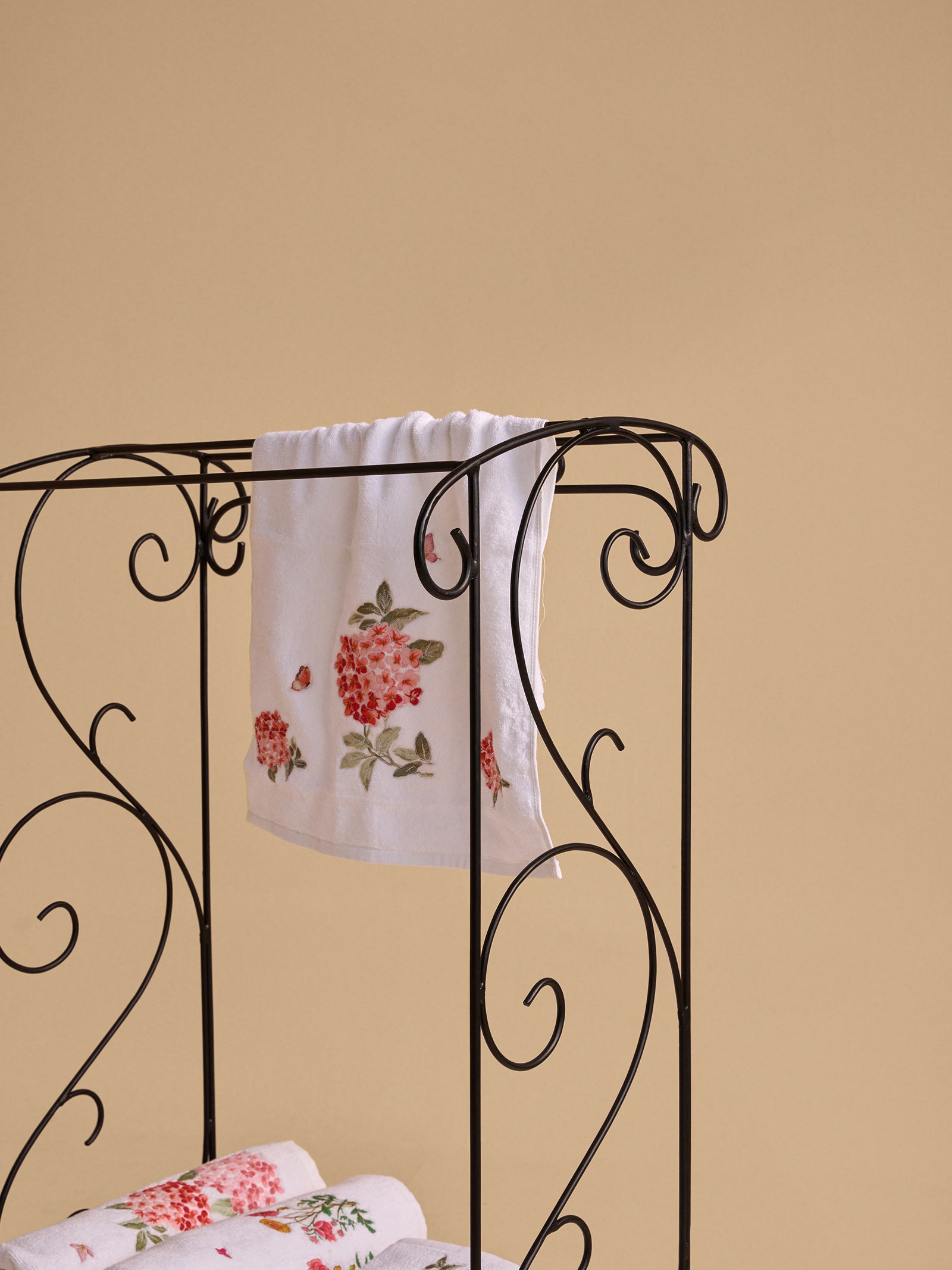 Kruger Iron Towel Rack