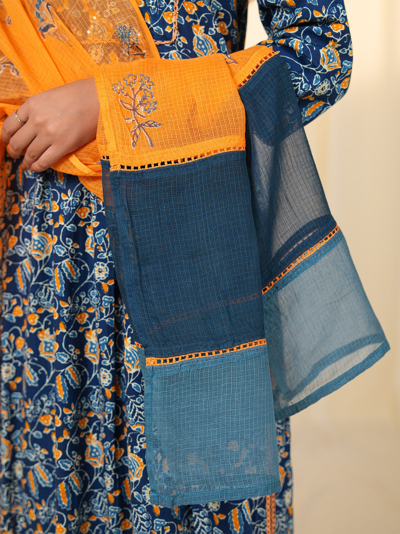 Neel Keshri Kota Dupatta