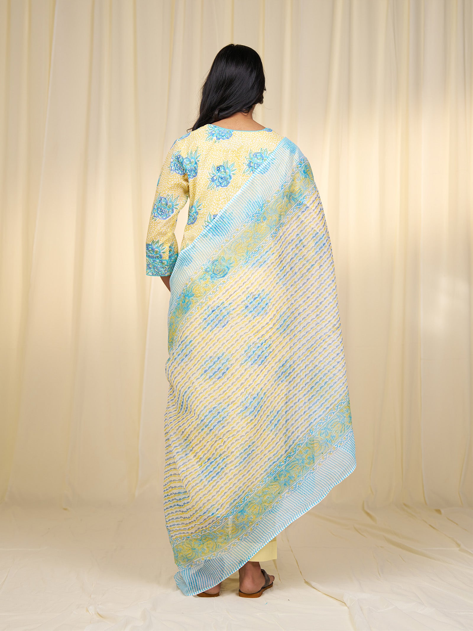 Neela Peela Kota Dupatta