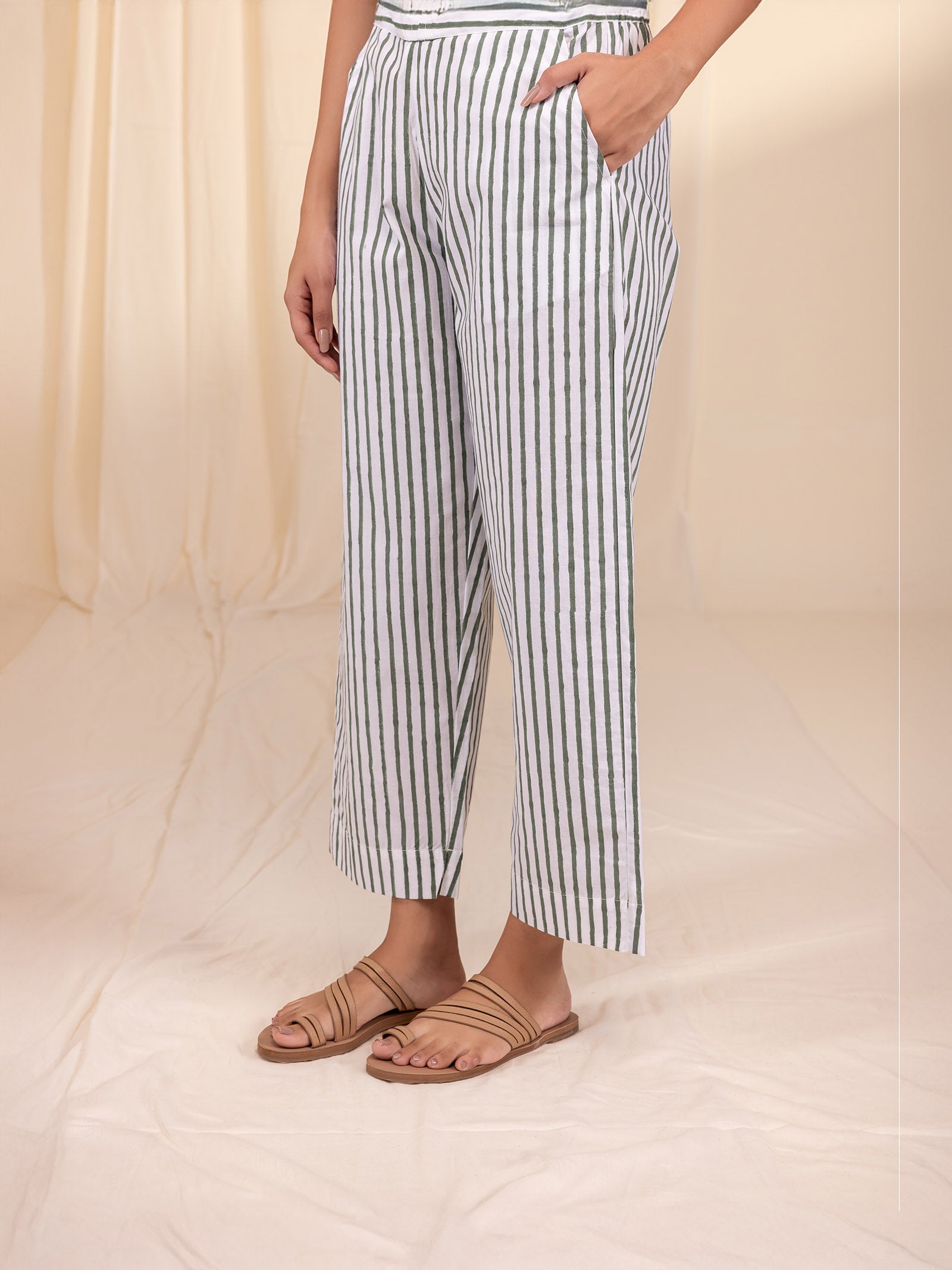 Raising Eyebrows Rust Cotton Seriously Short Pant
