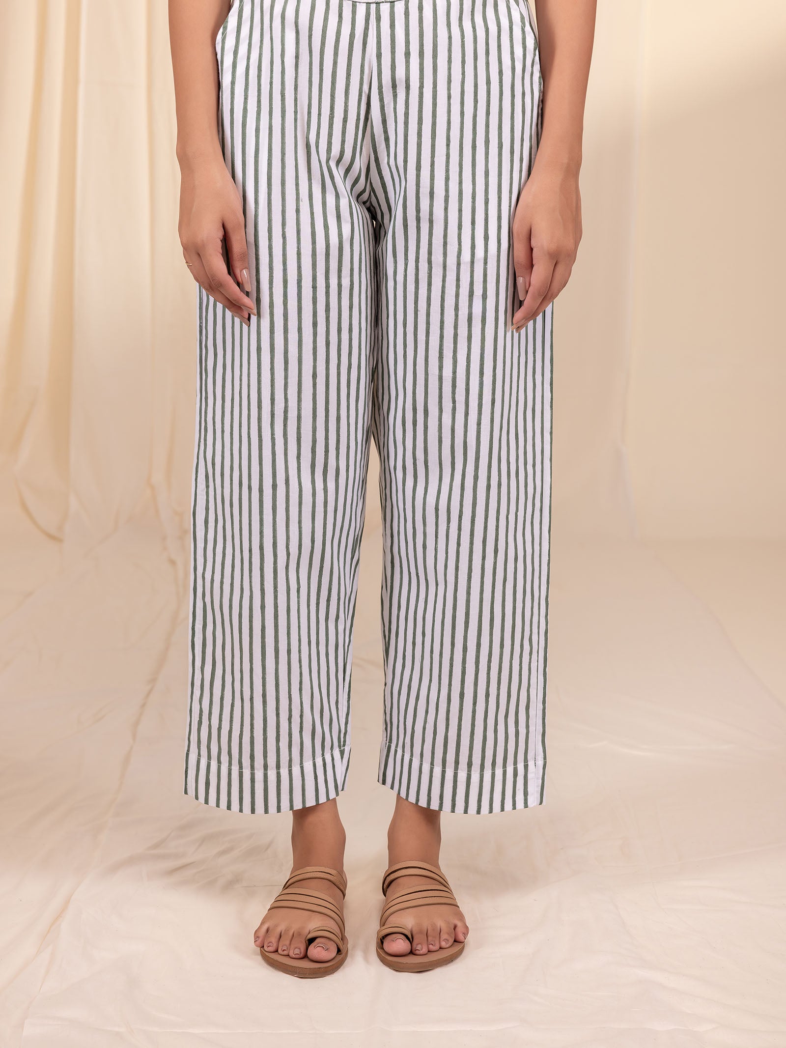Raising Eyebrows Rust Cotton Seriously Short Pant