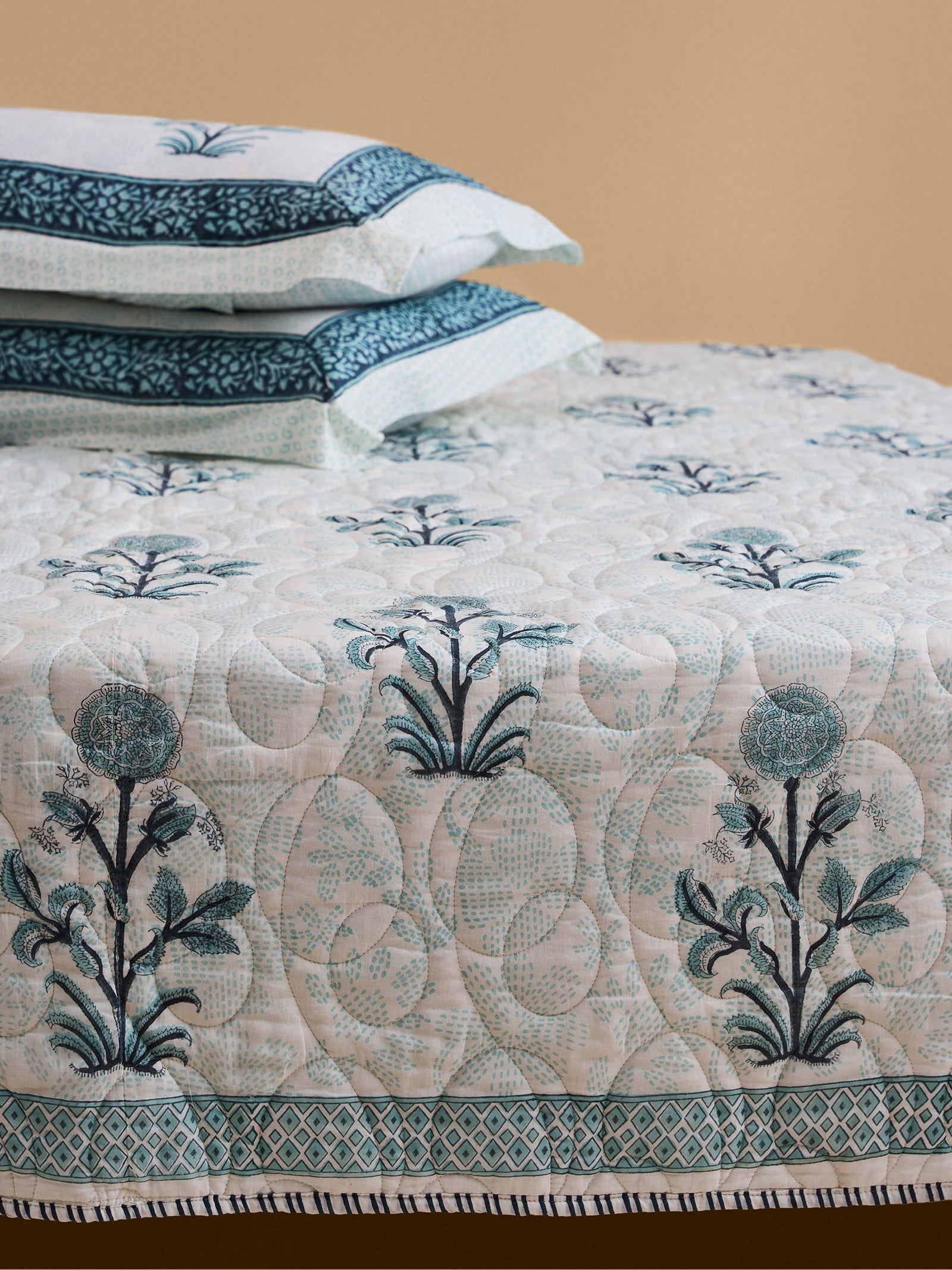 Sea Side Quilted Bed Cover (Reversible)