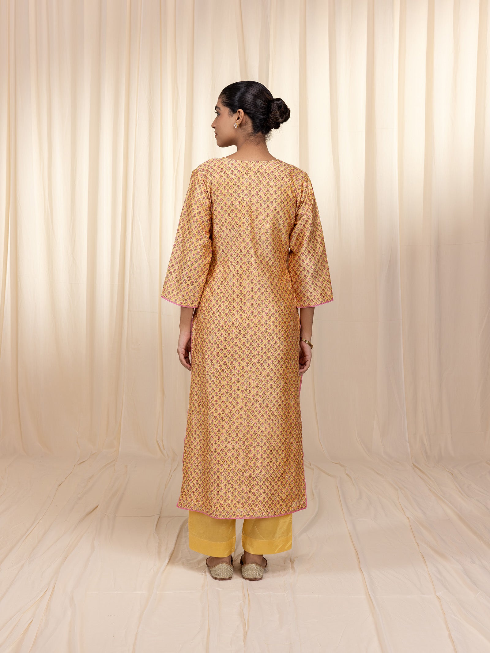 Sakhi Saheliya Yellow Chanderi Kurta
