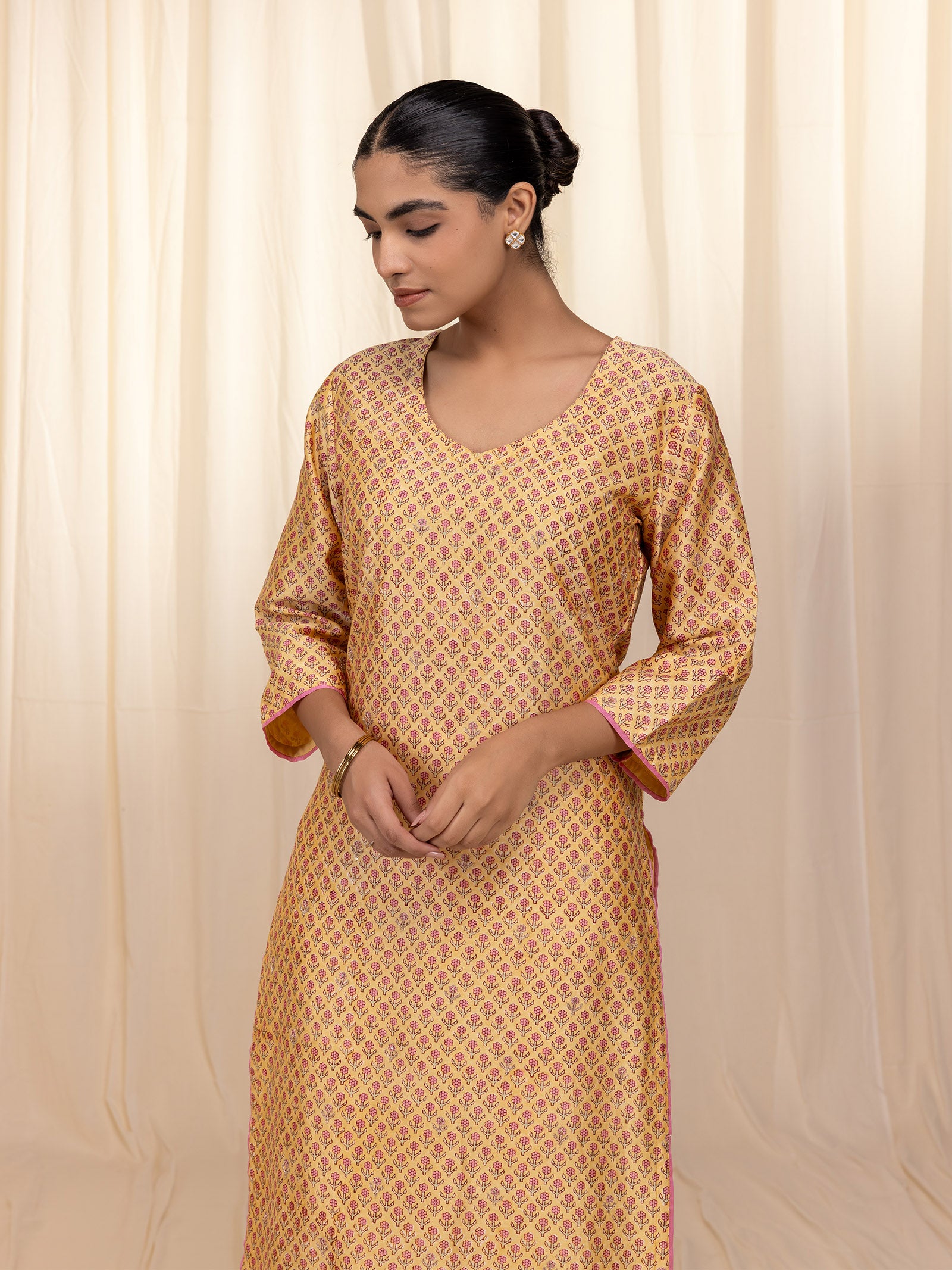 Sakhi Saheliya Yellow Chanderi Kurta
